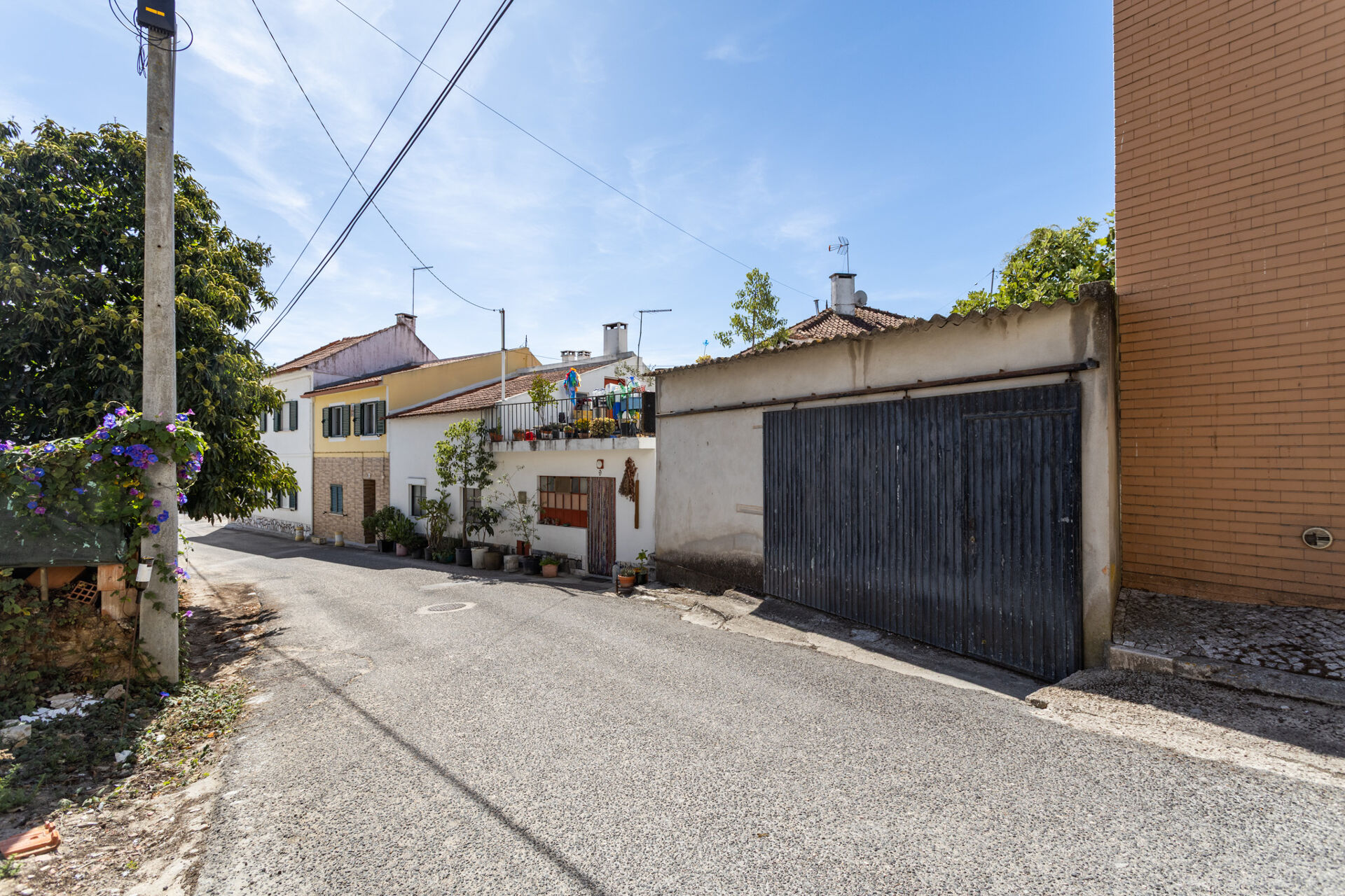 Garagem com terreno no centro de Aveiras de Cima com possibilidade construir uma moradia.