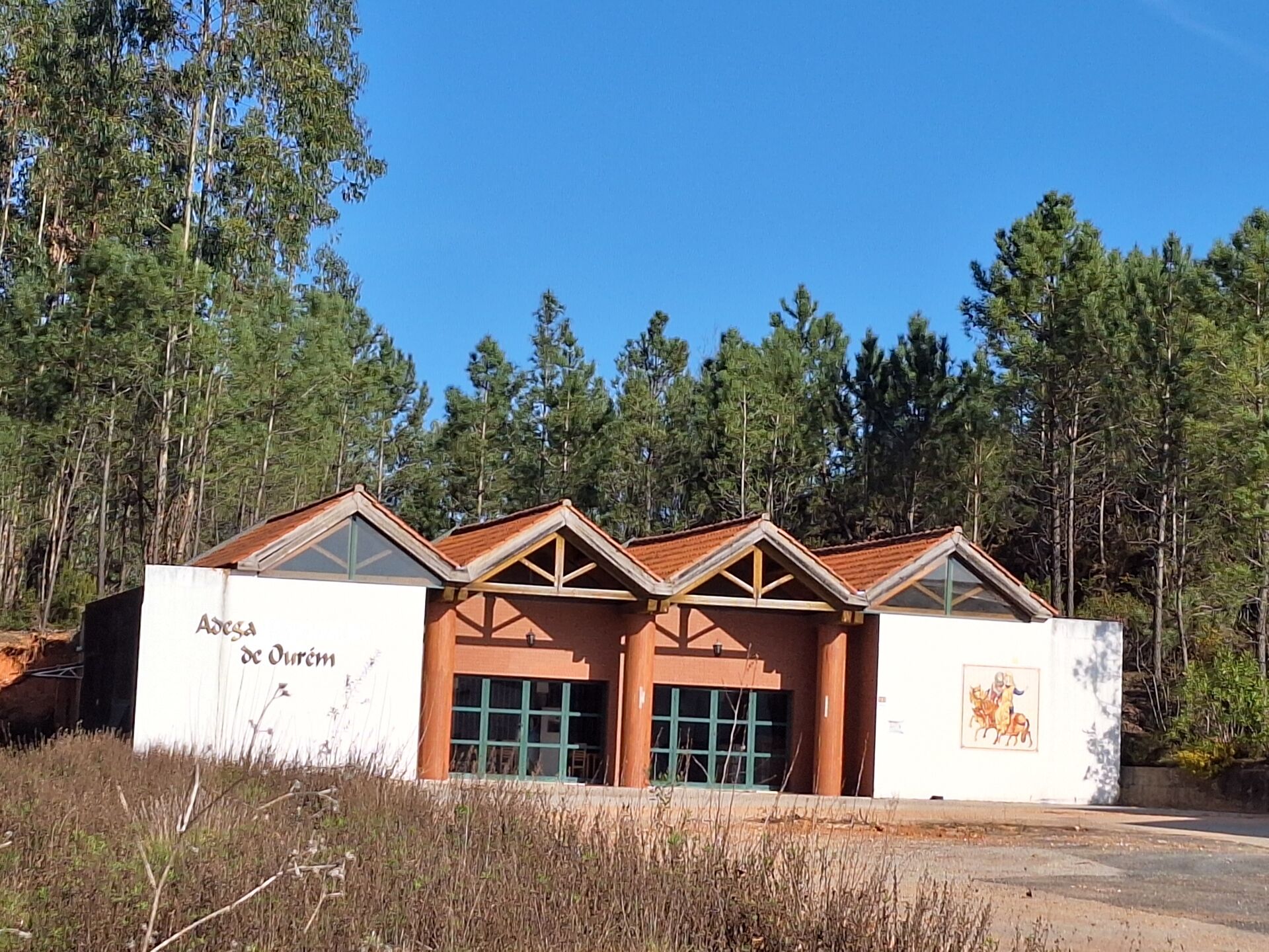 Adega com  Denominação de Origem Controlada e produção premiada internacionalmente