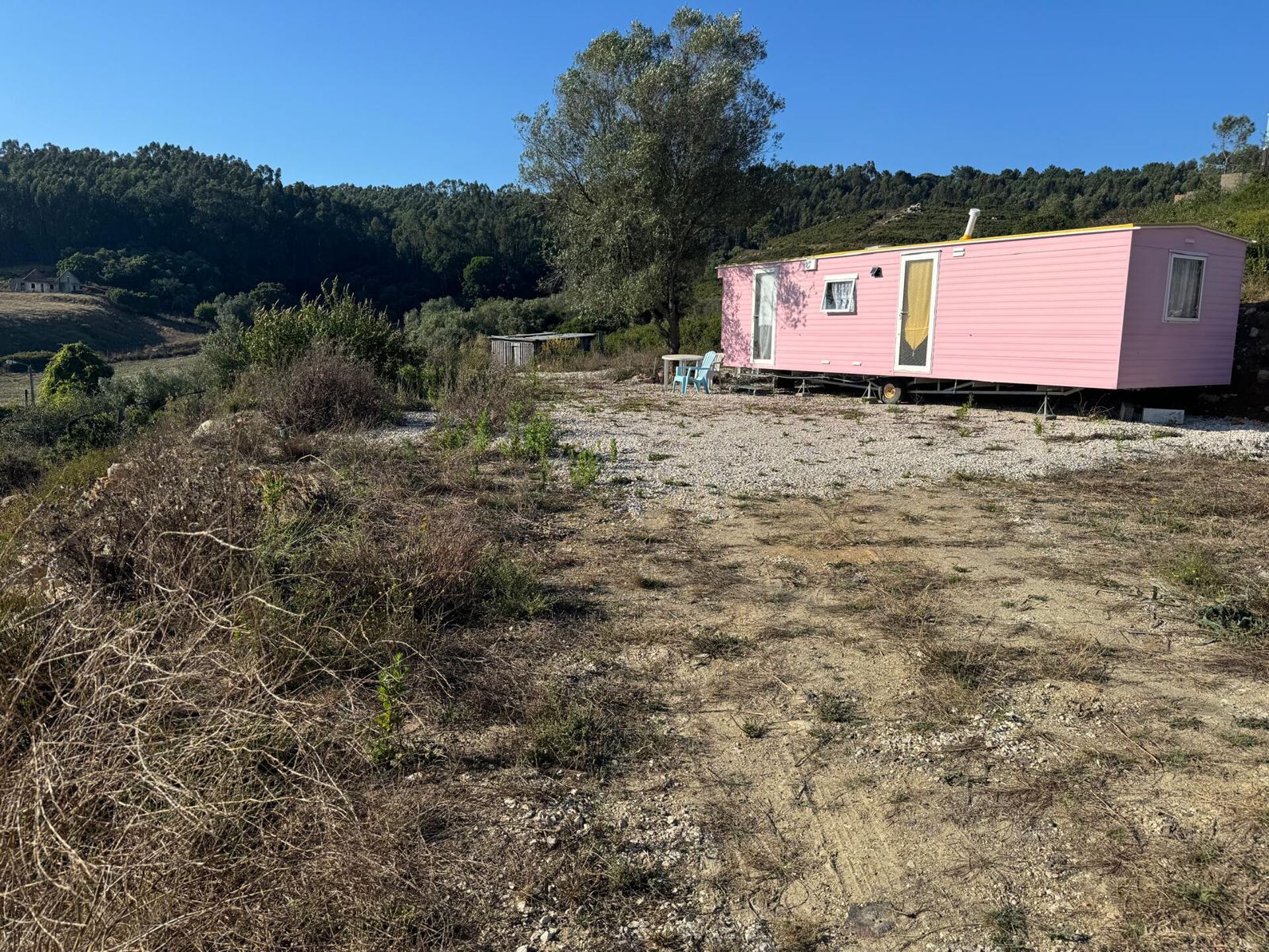 Terreno Urbano de 600m2 para construção unifamiliar ou construção de 2 moradias Geminadas