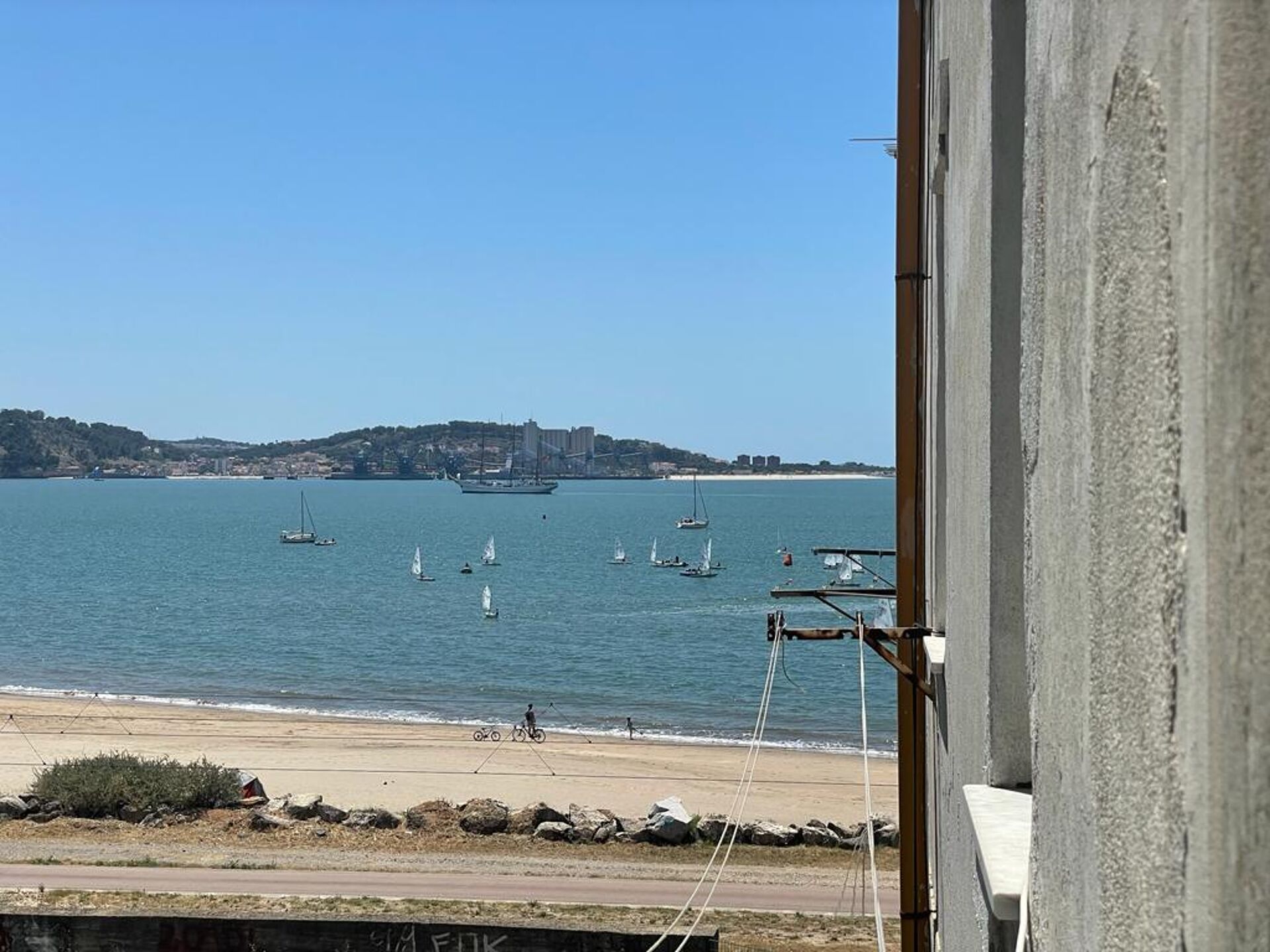 T2 totalmente remodelado em Oeiras, Dafundo