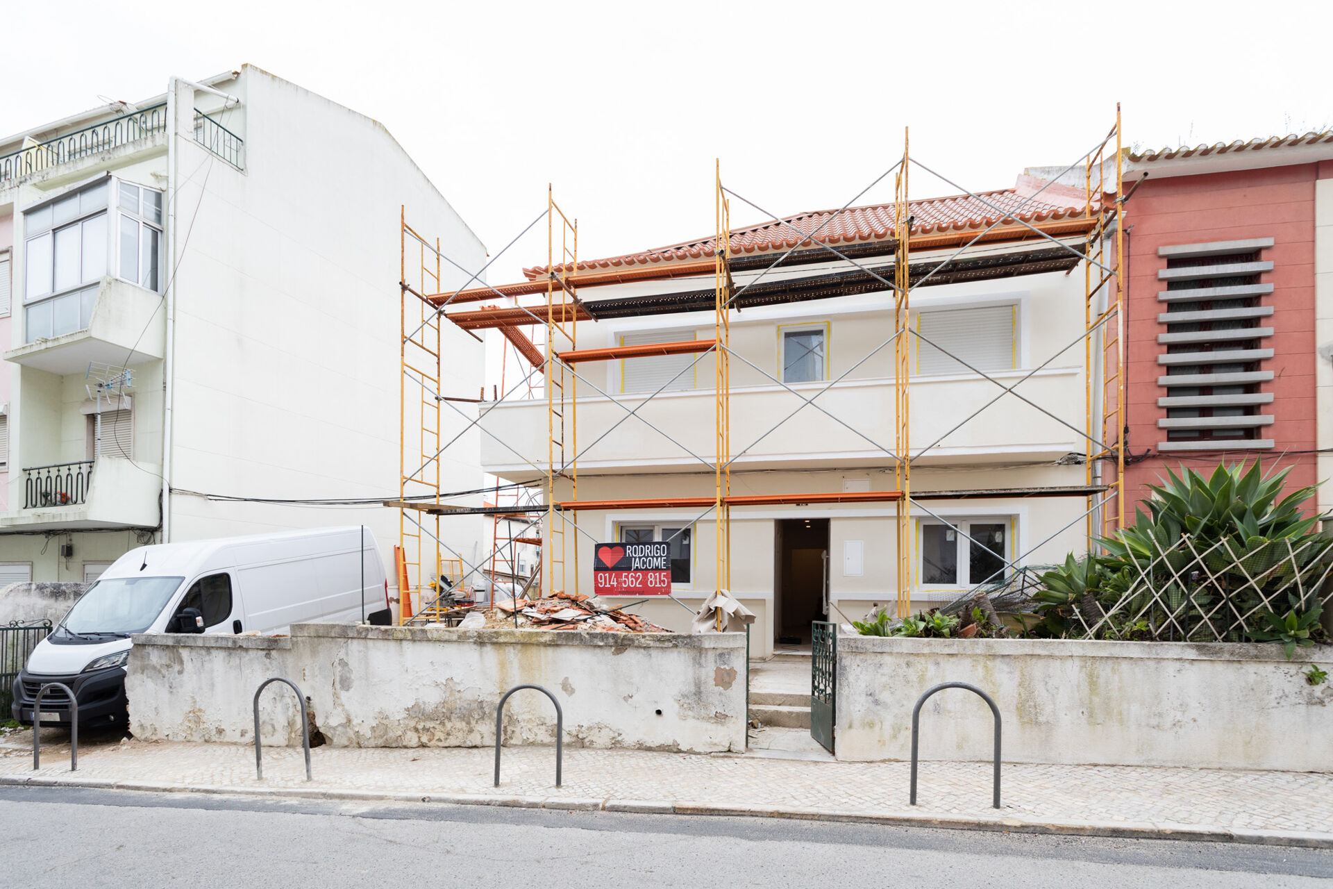 Apartamento T3 ( Andar de Moradia r/c ) em Almada