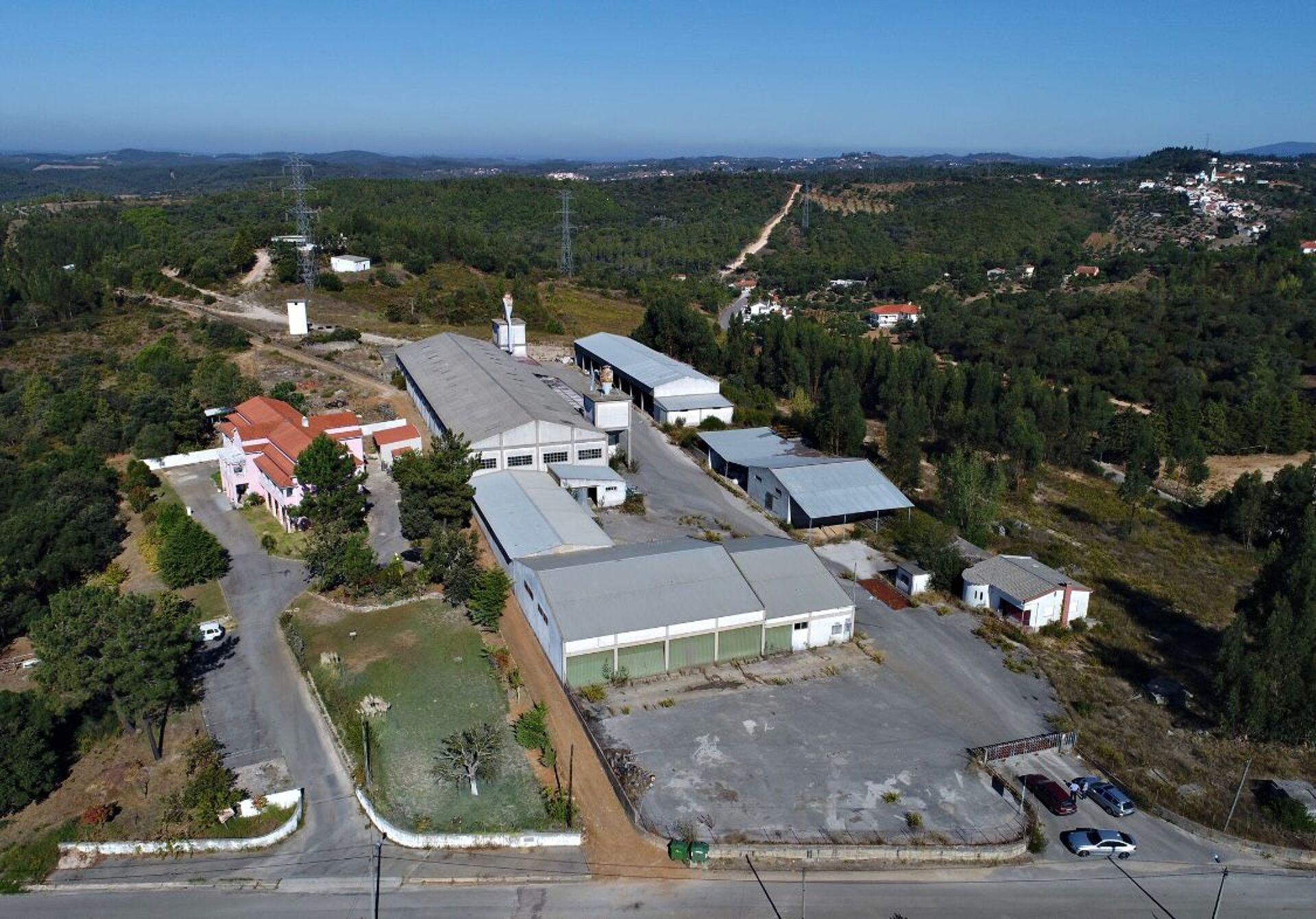 Complexo Fabril em Tomar: Localização Privilegiada a 2 km da A13