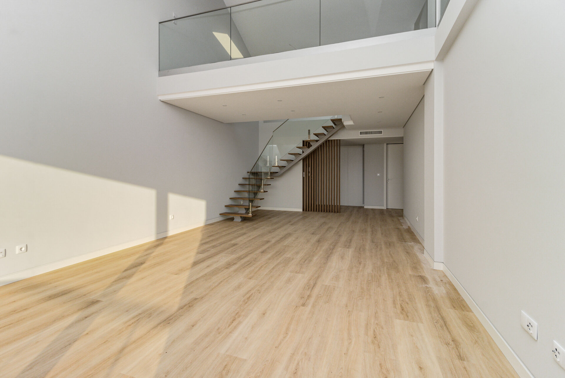 APARTAMENTO T3+1 DUPLEX CENTRO DE CARCAVELOS