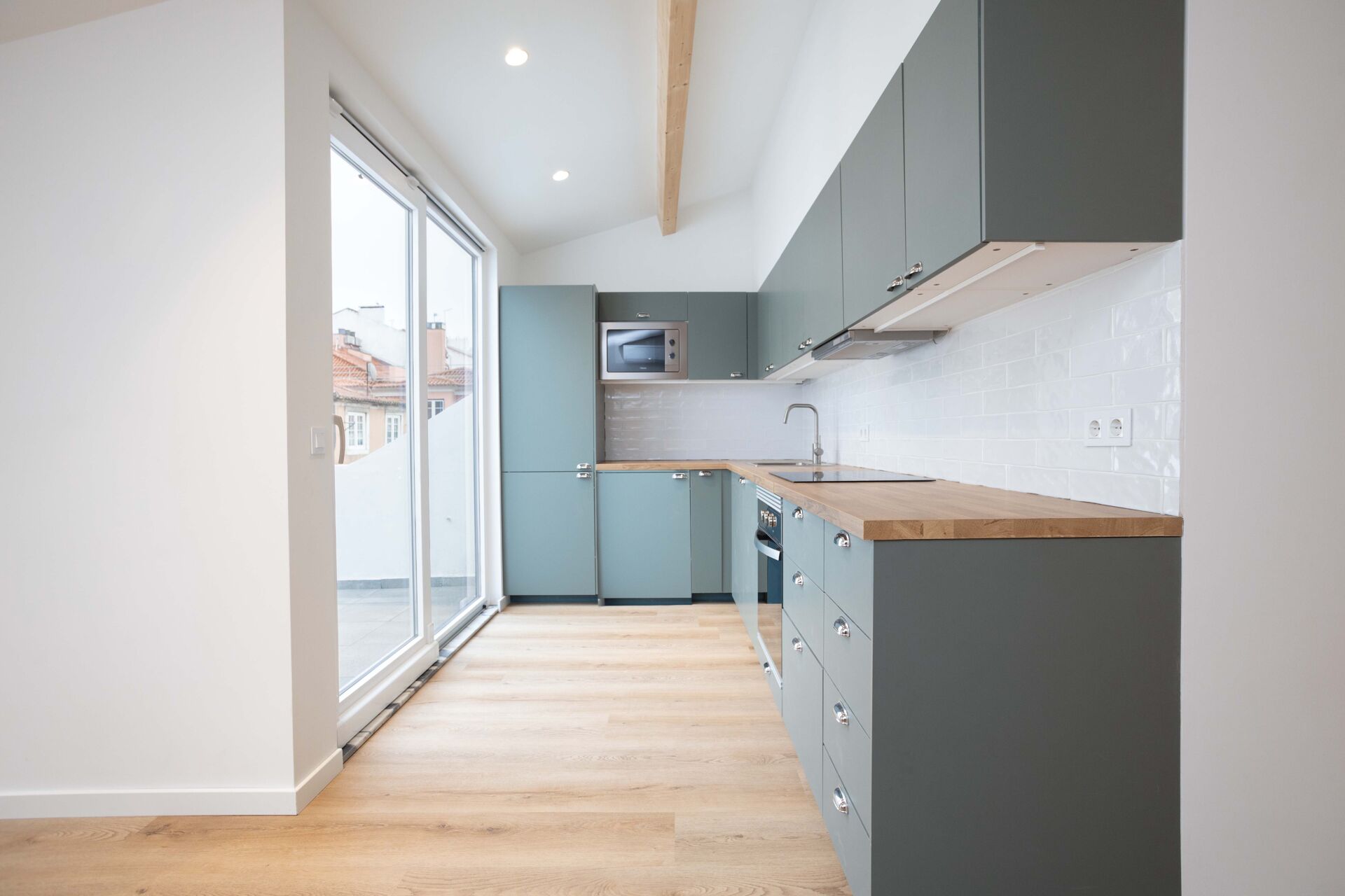 Arrendamento de T2, com 2 terraços, no Bairro Alto 