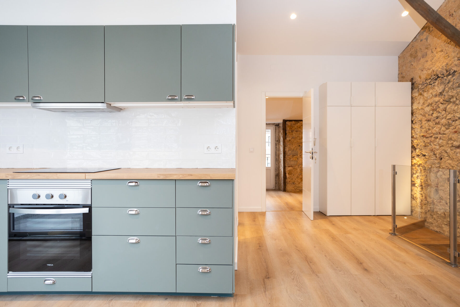 Arrendamento de T2, Totalmente Remodelado, no Bairro Alto