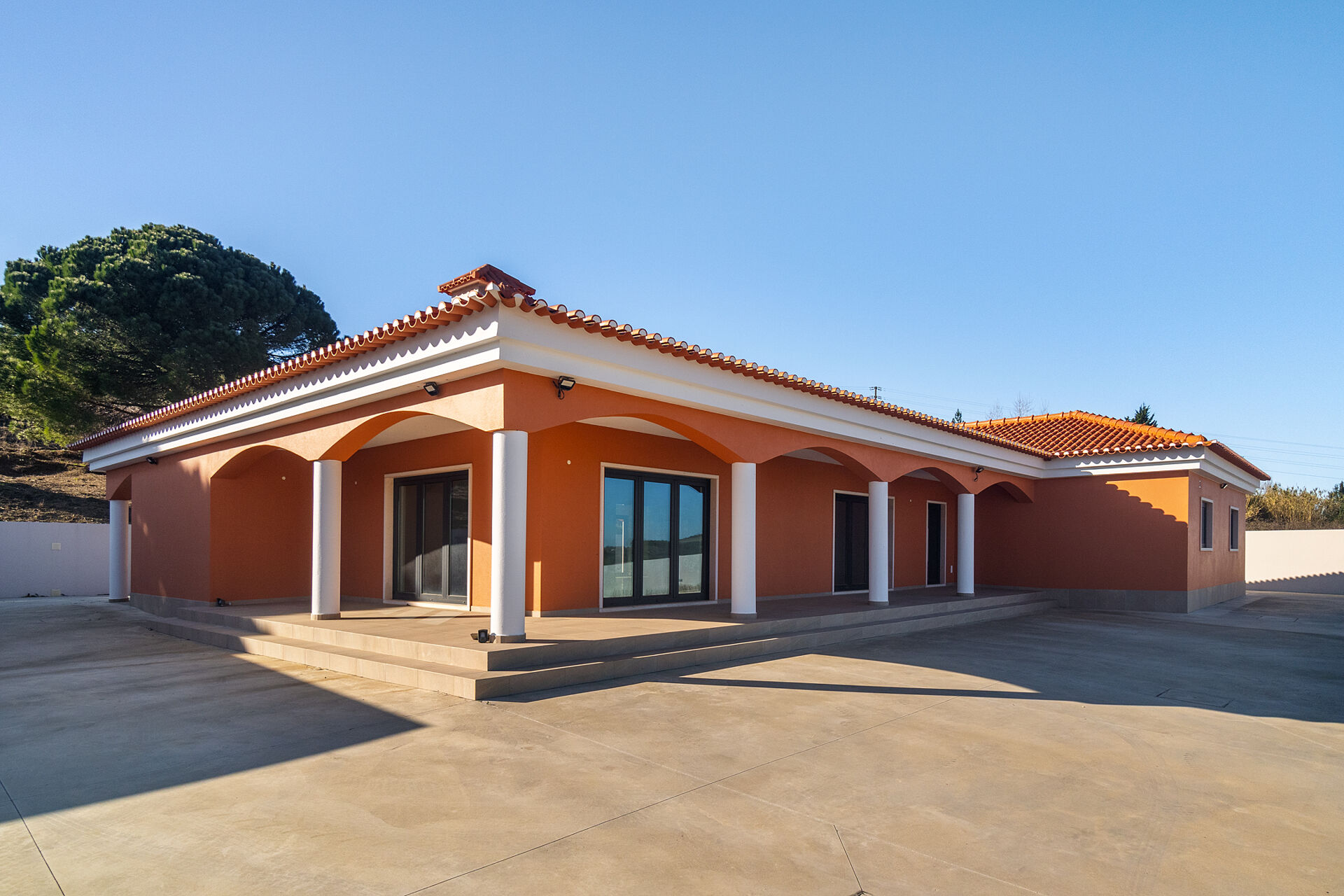 Propriedade com Moradia T5 com piscina ,Sobral de Monte Agraço