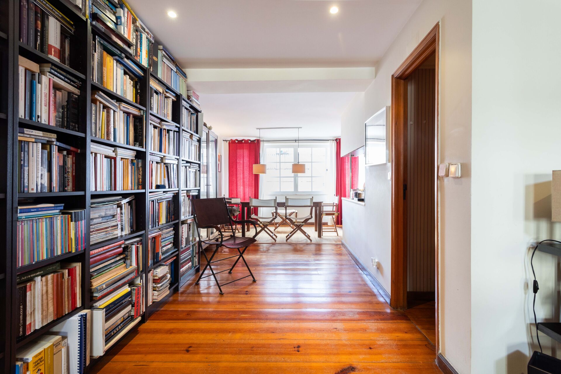 Crie o Seu Refúgio Exclusivo em Belém: Prédio Charmoso para Personalização Próxima ao Palácio Nacional
