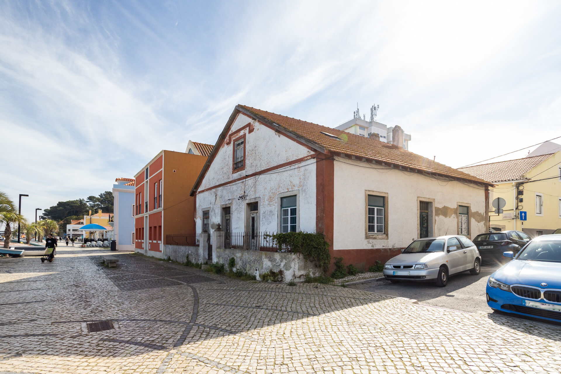 Venha conhecer a sua futura casa na charmosa vila da Trafaria!