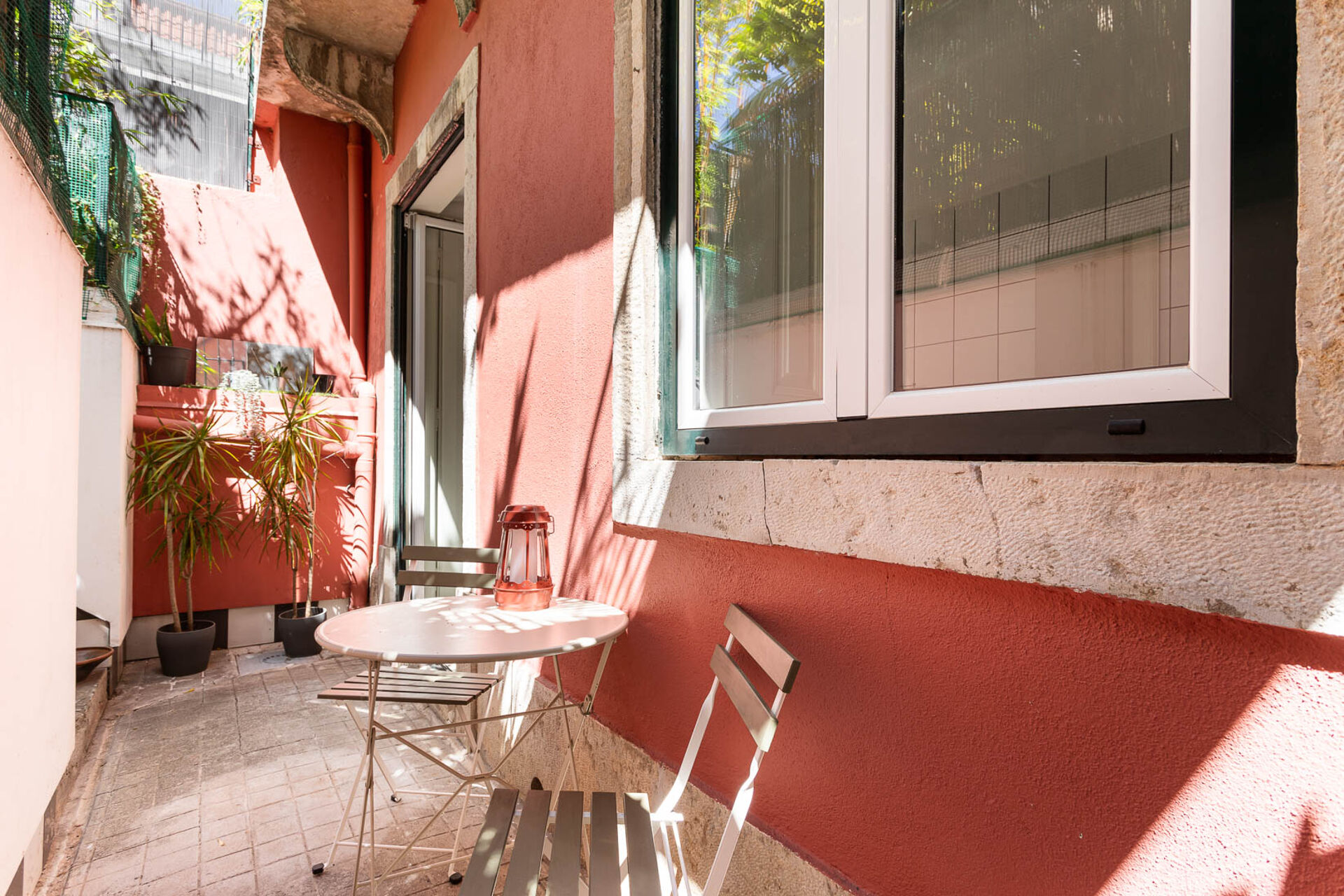 Investimento Premium no Príncipe Real: 4 Estúdios Remodelados - Rentabilidade Garantida!