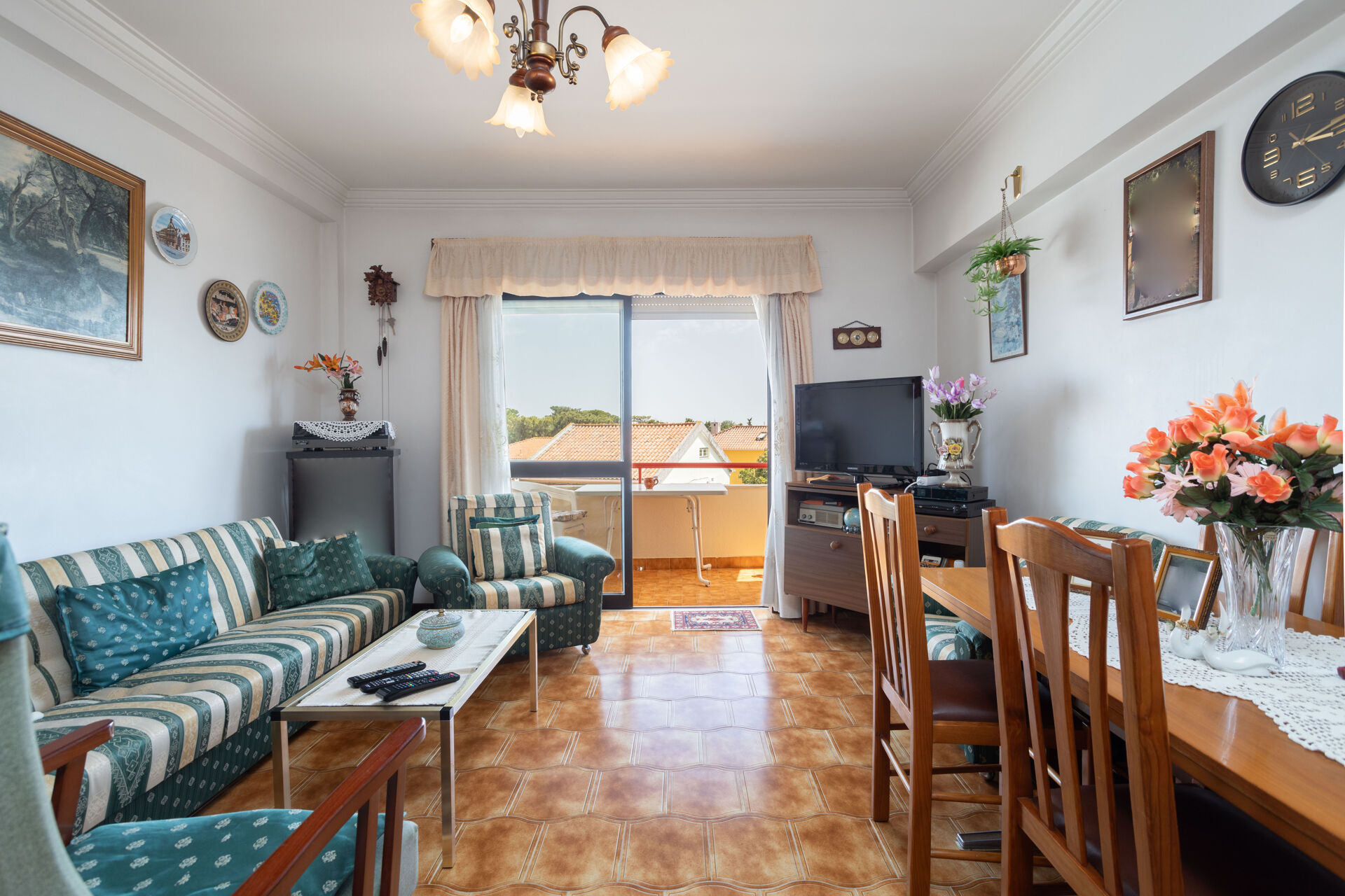 Acolhedor T2 com estacionamento - Charneca de Caparica!