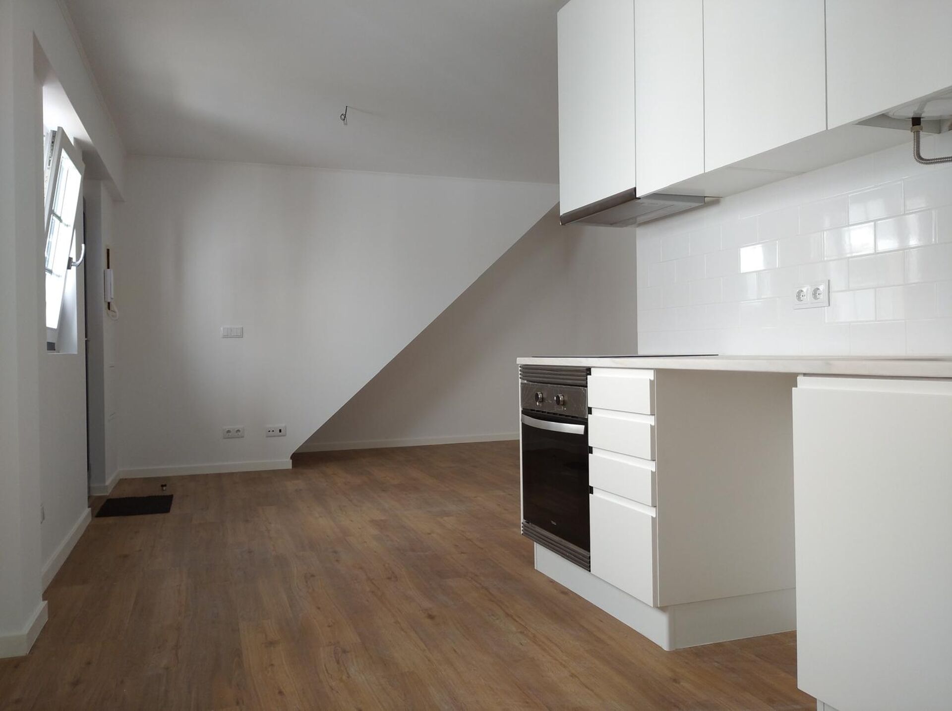 APARTAMENTO T1 NA RUA POSSIDÓNIO DA SILVA