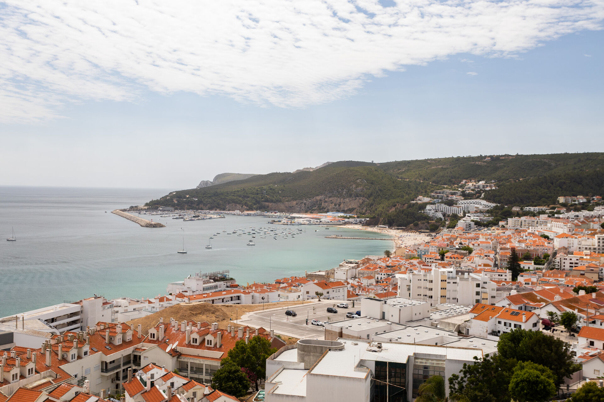 Refúgio para Teletrabalho: Apartamento com Vista Mar a Minutos de Lisboa
