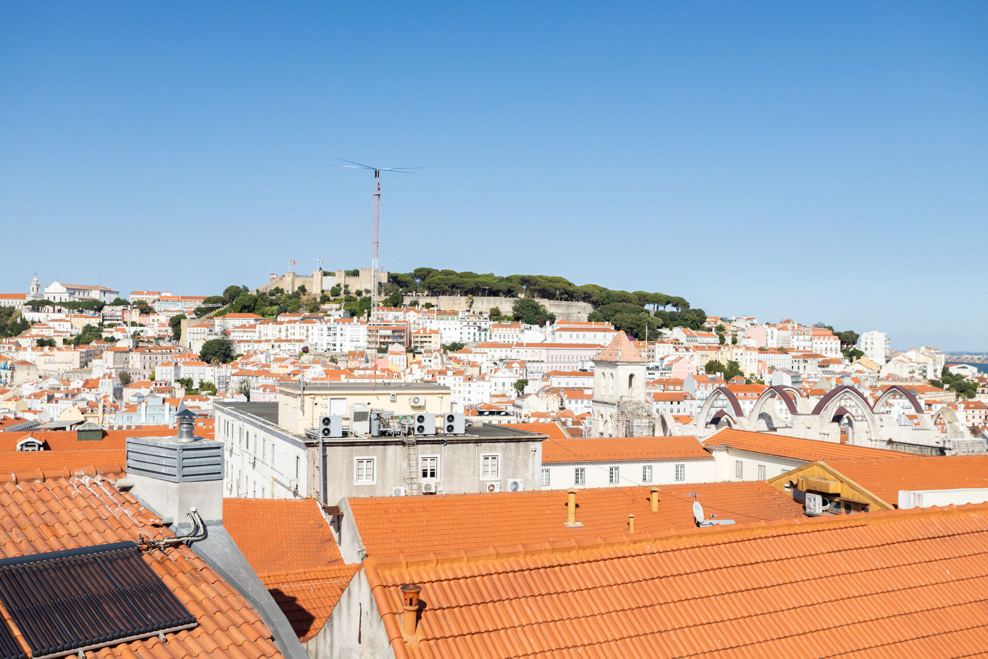 Charmante renovierte Wohnung mit atemberaubendem Blick auf den Tejo und historisches Erbe - Entdecken Sie Ihr perfektes städtisches Refugium!

