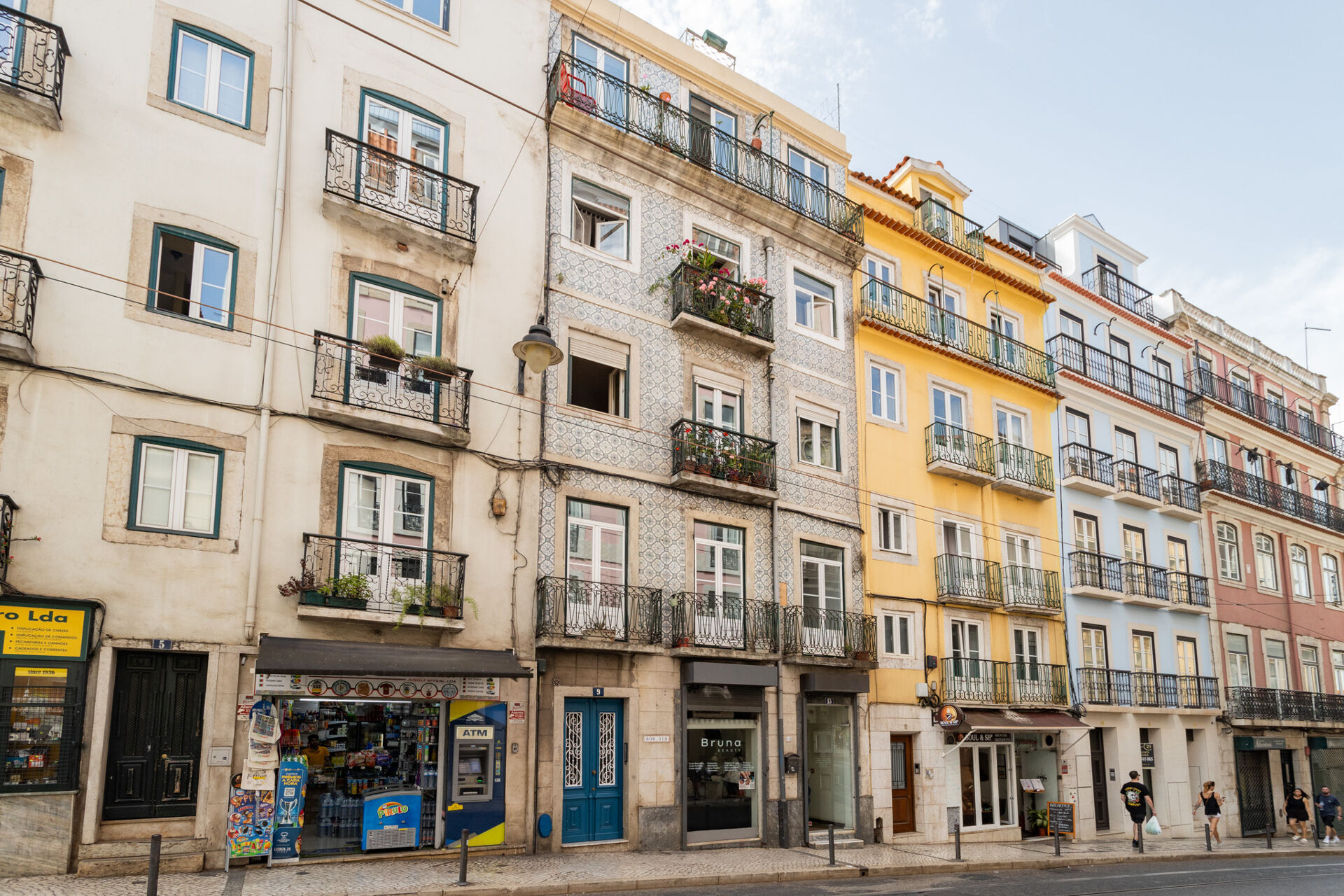 Apartamento com 6 assoalhadas no Coração de Lisboa: Comodidade e História à Porta!