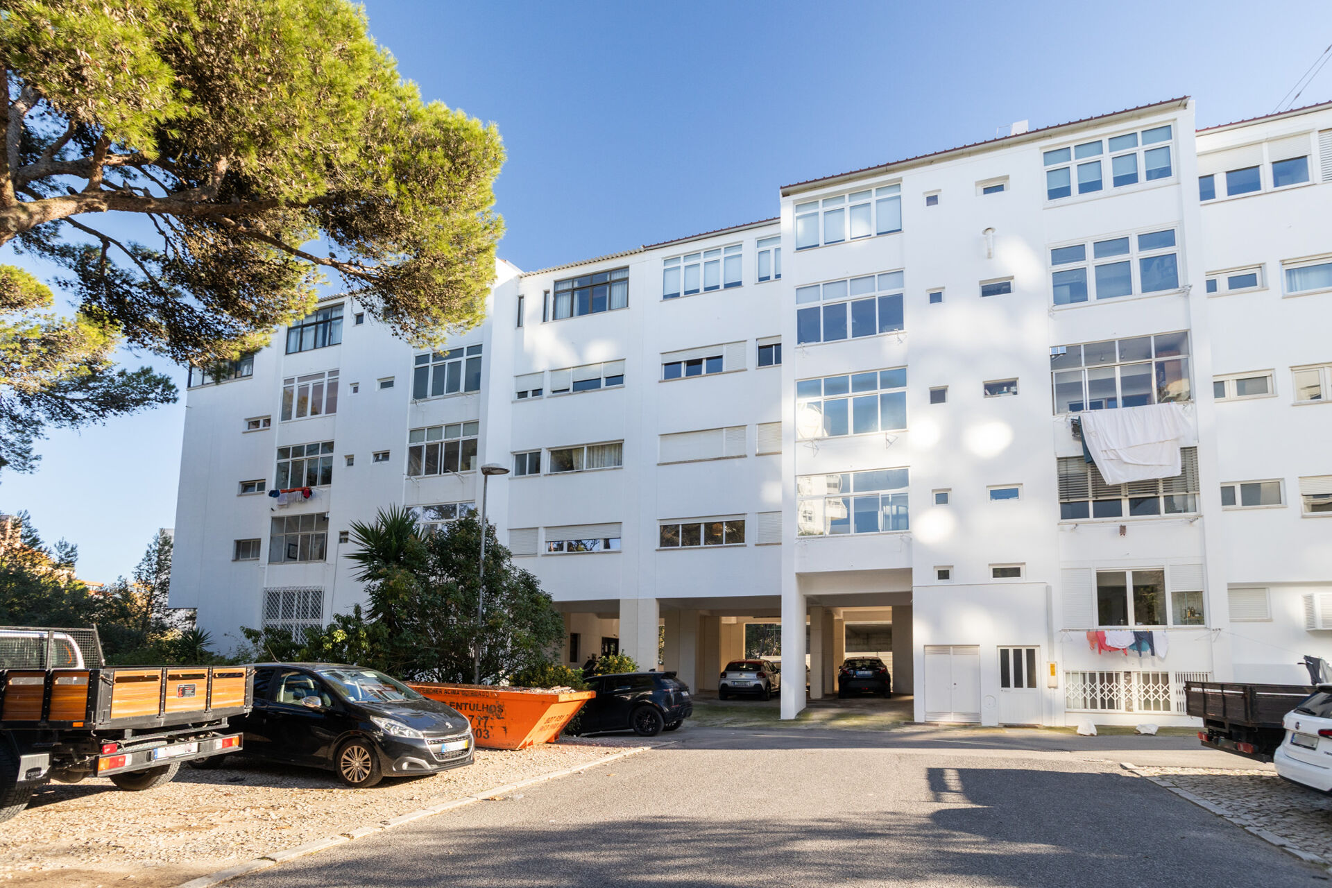 Espaçoso Apartamento T3 Familiar em Bairro Tranquilo com terraço – Visite Já!