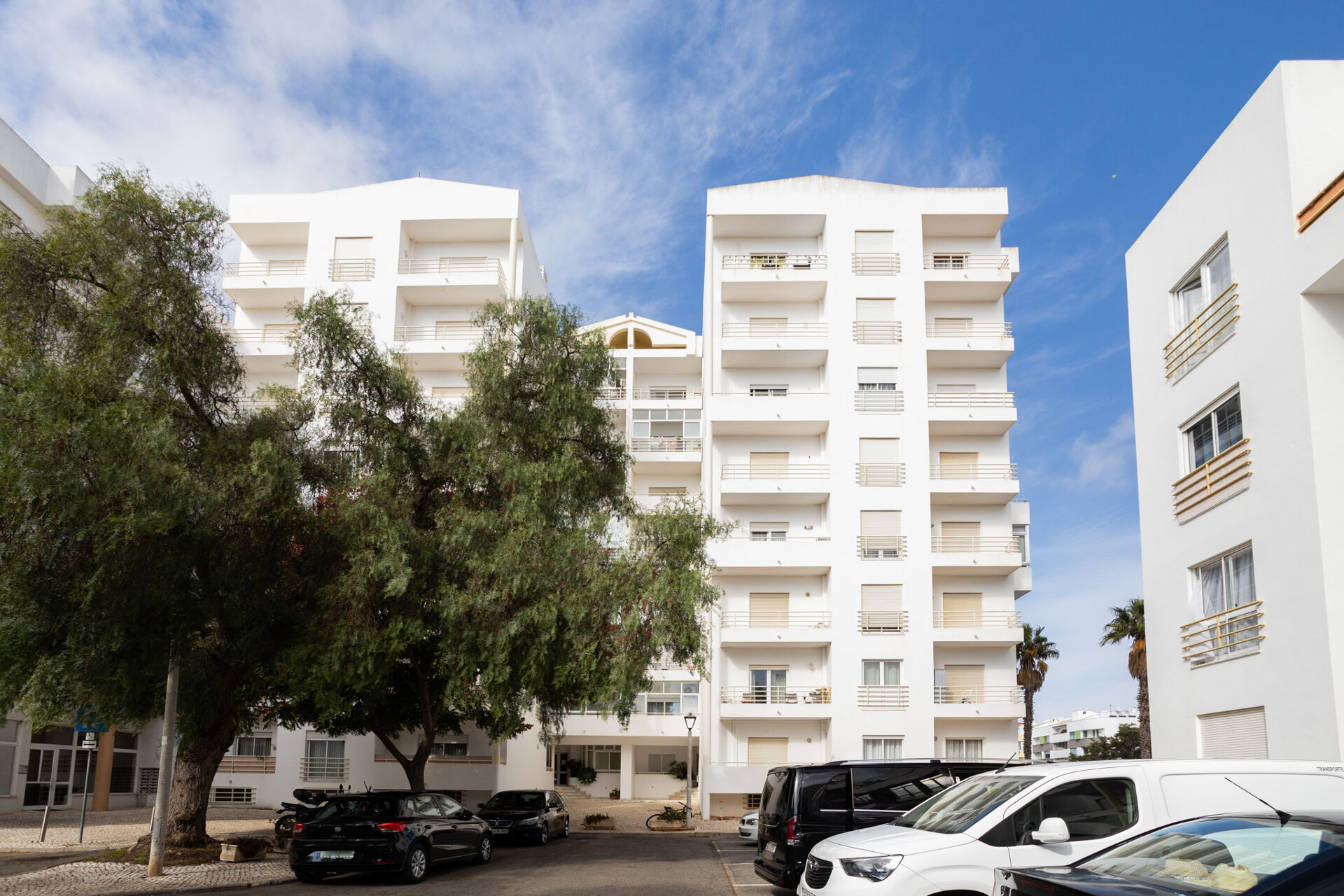 Encantador Apartamento T2 Familiar no Coração do Algarve: Conforto, Conveniência e Vistas Deslumbrantes!