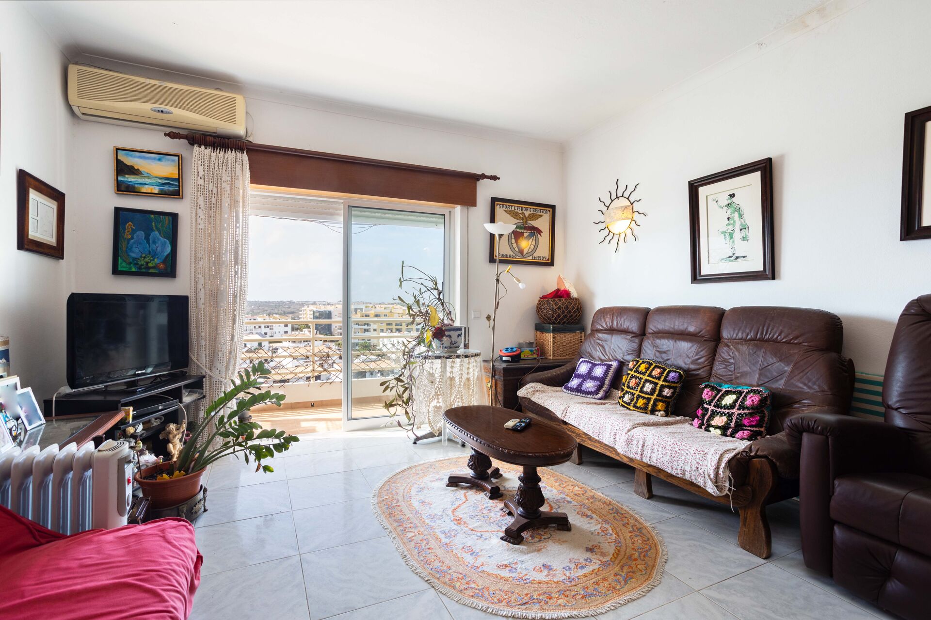 Encantador Apartamento T2 Familiar no Coração do Algarve: Conforto, Conveniência e Vistas Deslumbrantes!