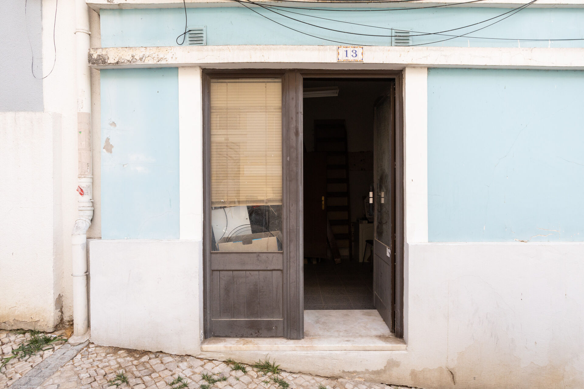 Loja com montra na Penha de França: Oportunidade Única de Investimento!