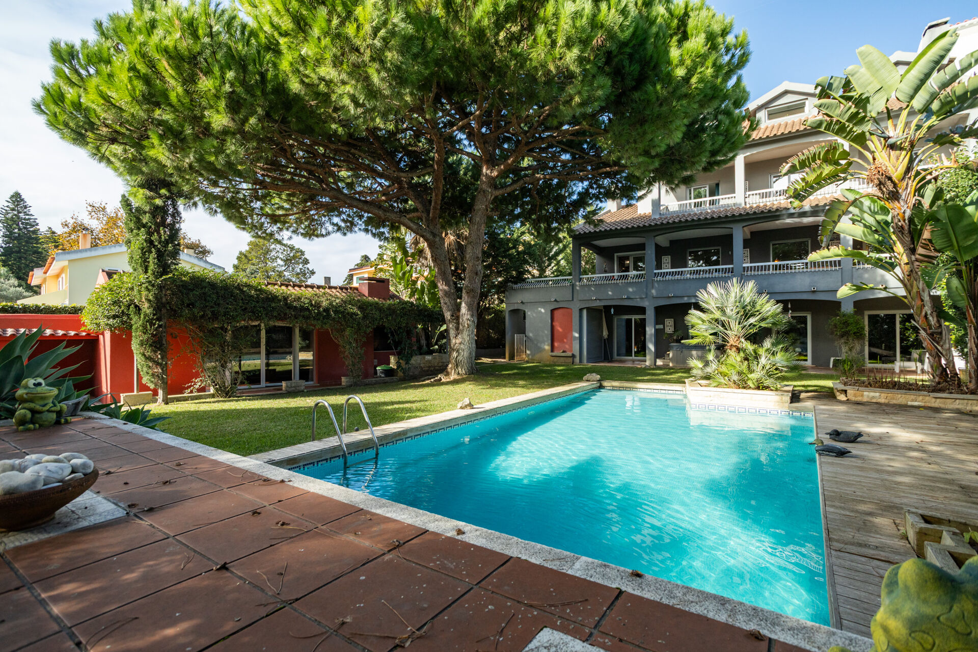 Oásis Familiar em Cascais: Encantadora Moradia na Bicuda com Jardim e Piscina!
