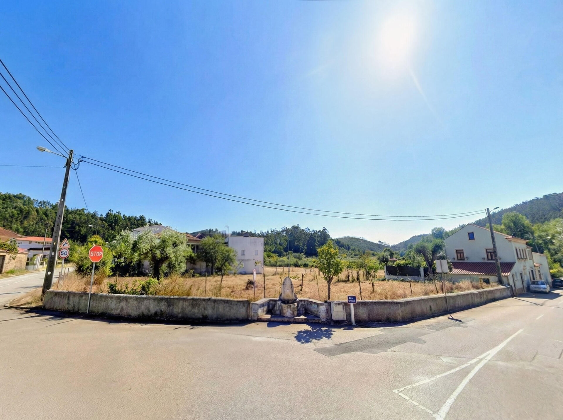 Terreno Urbanizável: Crie a Casa dos Seus Sonhos em Ambiente Tranquilo e Familiar
