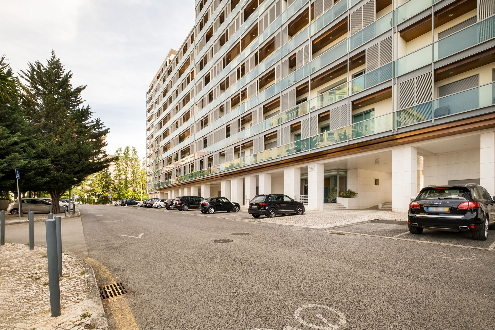 Luxuoso Apartamento T3 na Rua António Quadros - Conforto, Elegância e Conveniência!