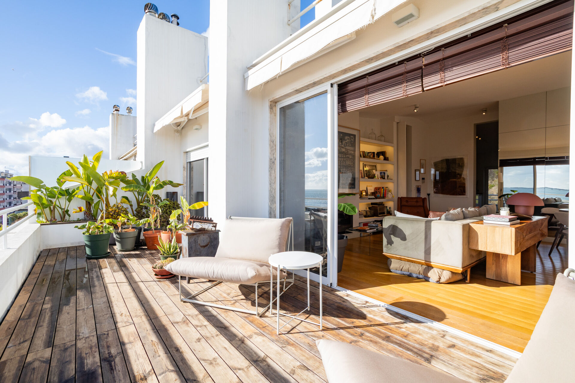 Apartamento T2 com vista, terraço e estacionamento