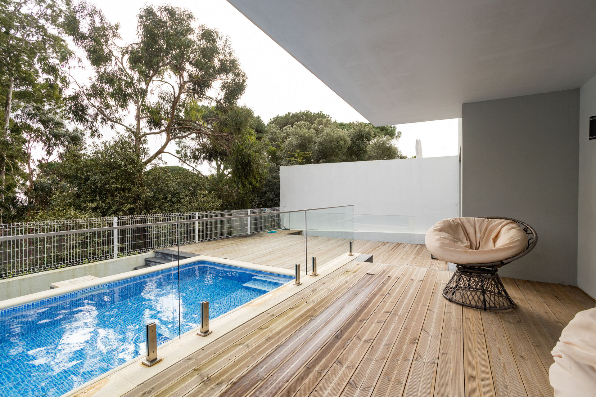 Excelente Moradia Unifamiliar Contemporânea T5 a estrear com Piscina e Jardim