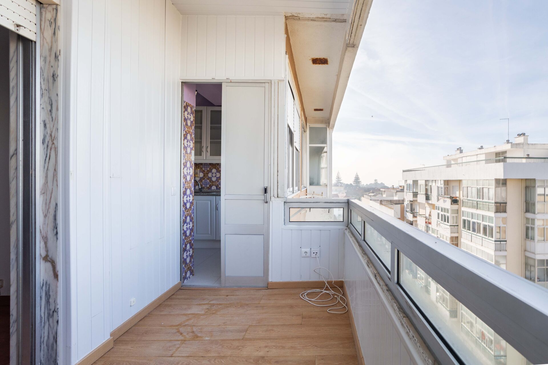 Viva em Oeiras! Apartamento T2, com duas varadas - Rua Cesário Verde