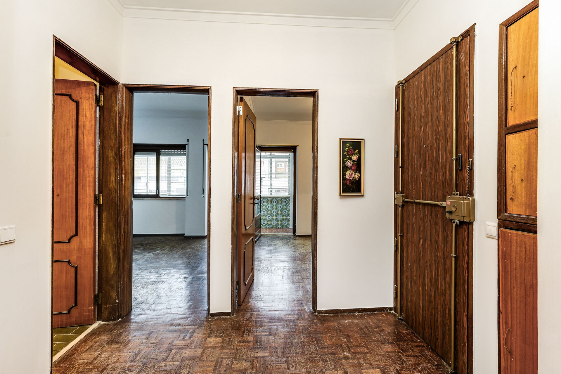 Apartamento T3 em Queluz: Conforto, Luminosidade e Praticidade Perto de Tudo!
