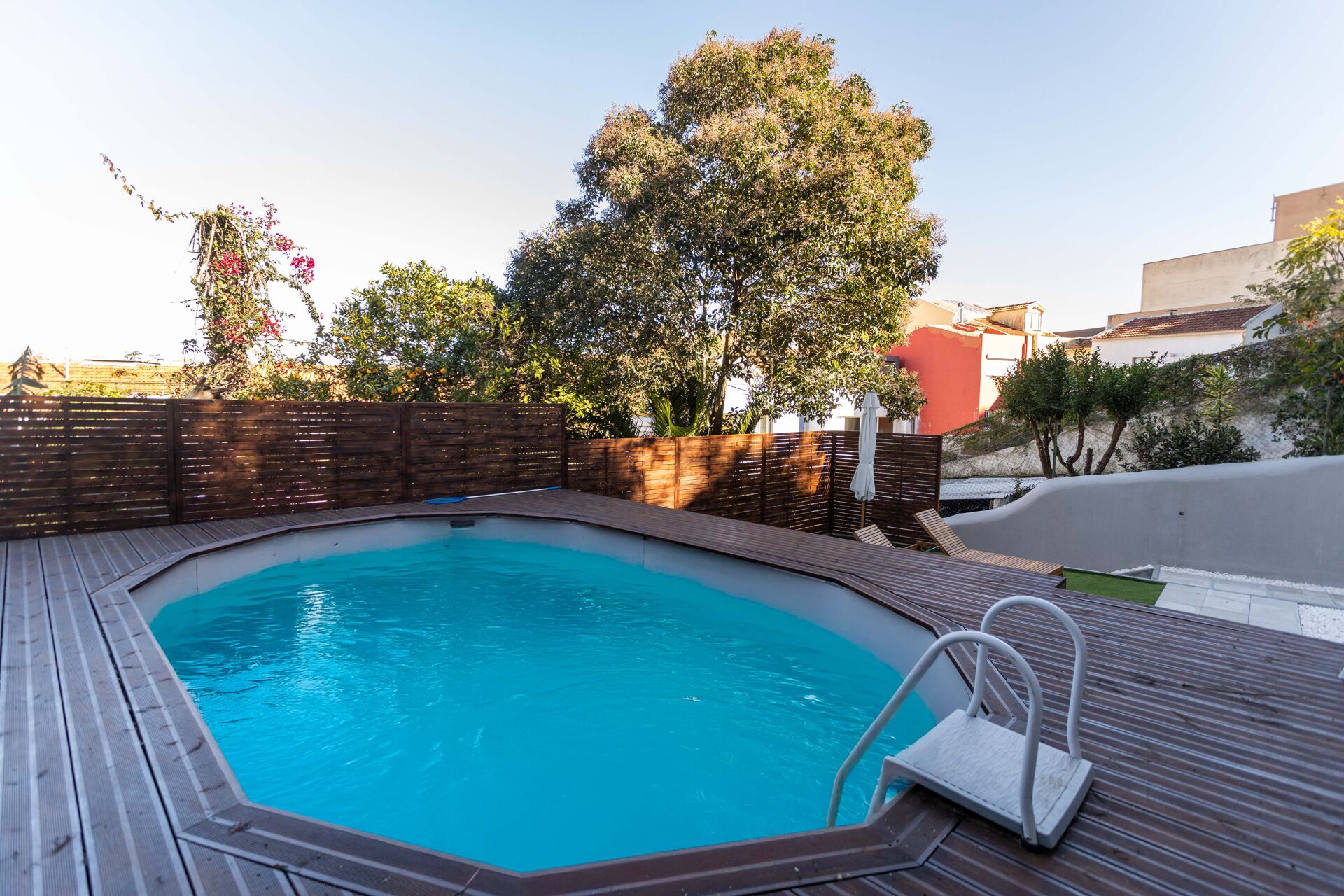 Luxo e Conforto Familiar no Coração de Lisboa - Apartamento T2 com Jardim e Piscina Privativos a 200m da Av. da Liberdade!
