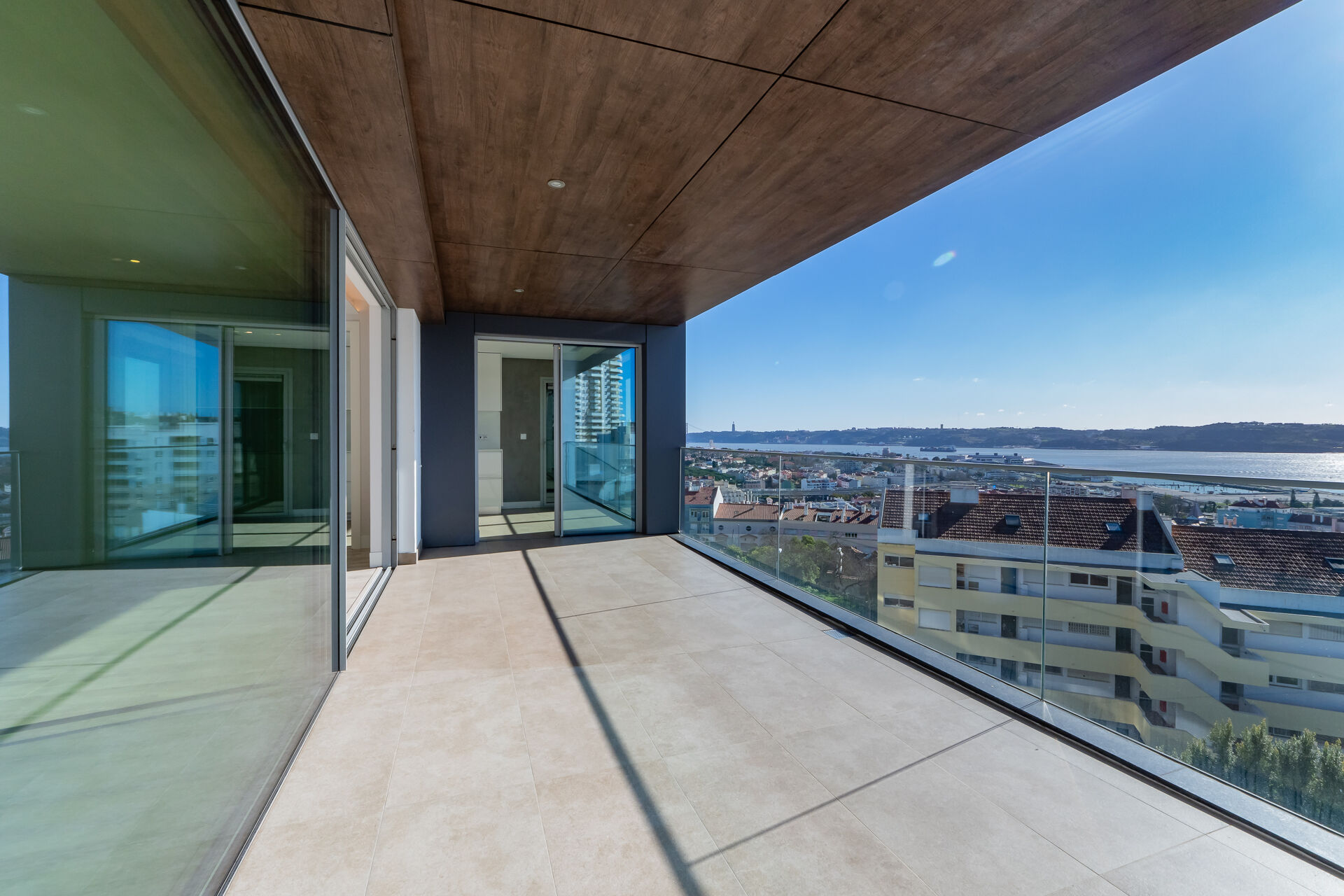 Luxo e Conforto Onde o Rio Encontra o Mar