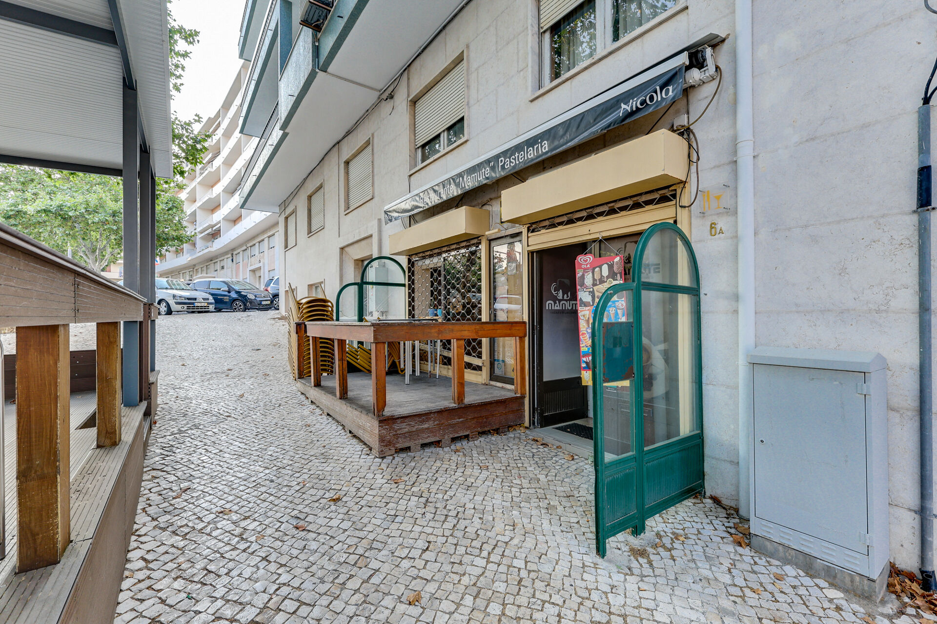 Restaurante em funcionamento Restelo