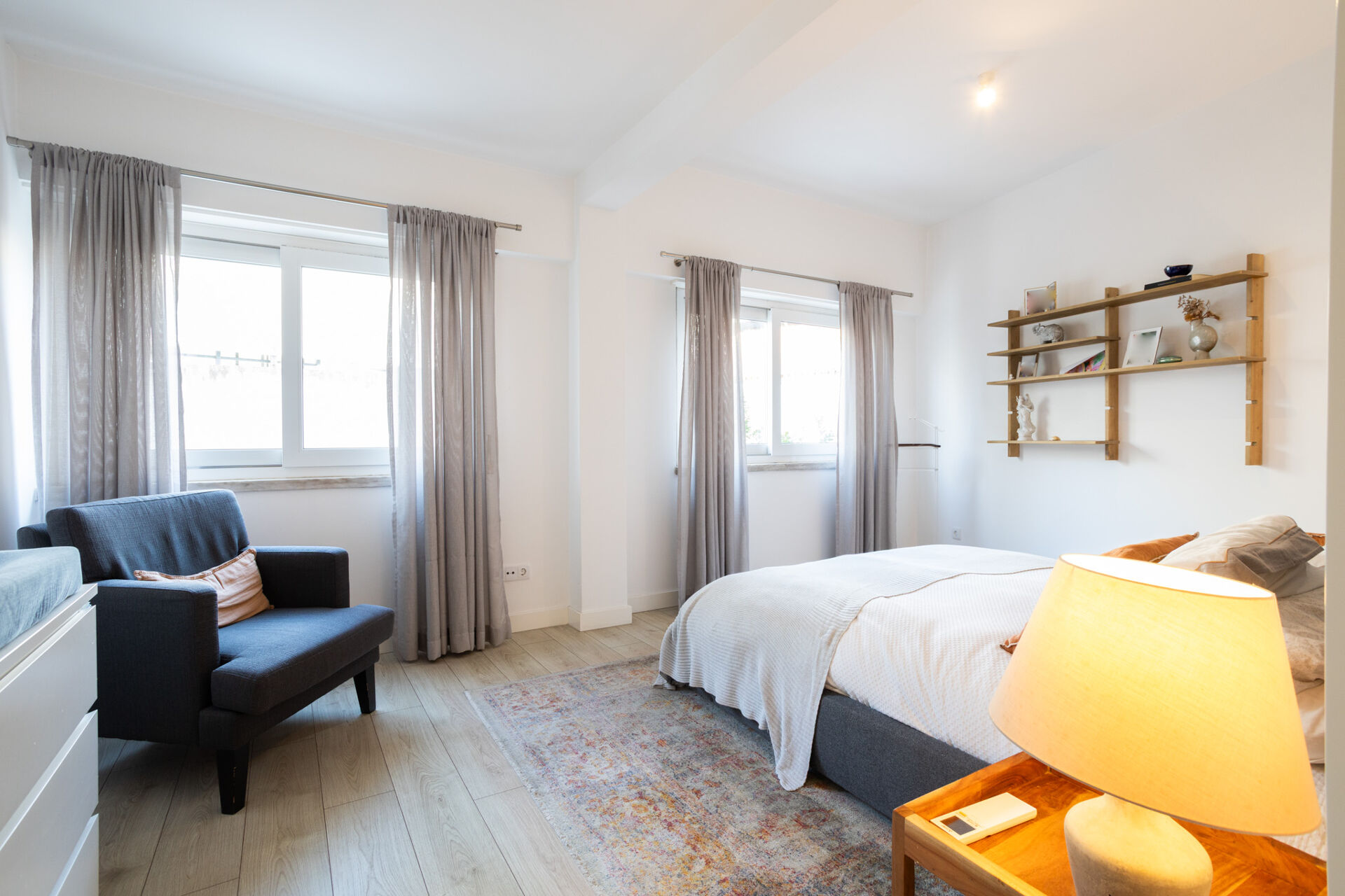 Luxo e Conforto nas Amoreiras: Desfrute deste Magnífico T3 com Master Suite e Vistas Deslumbrantes!
