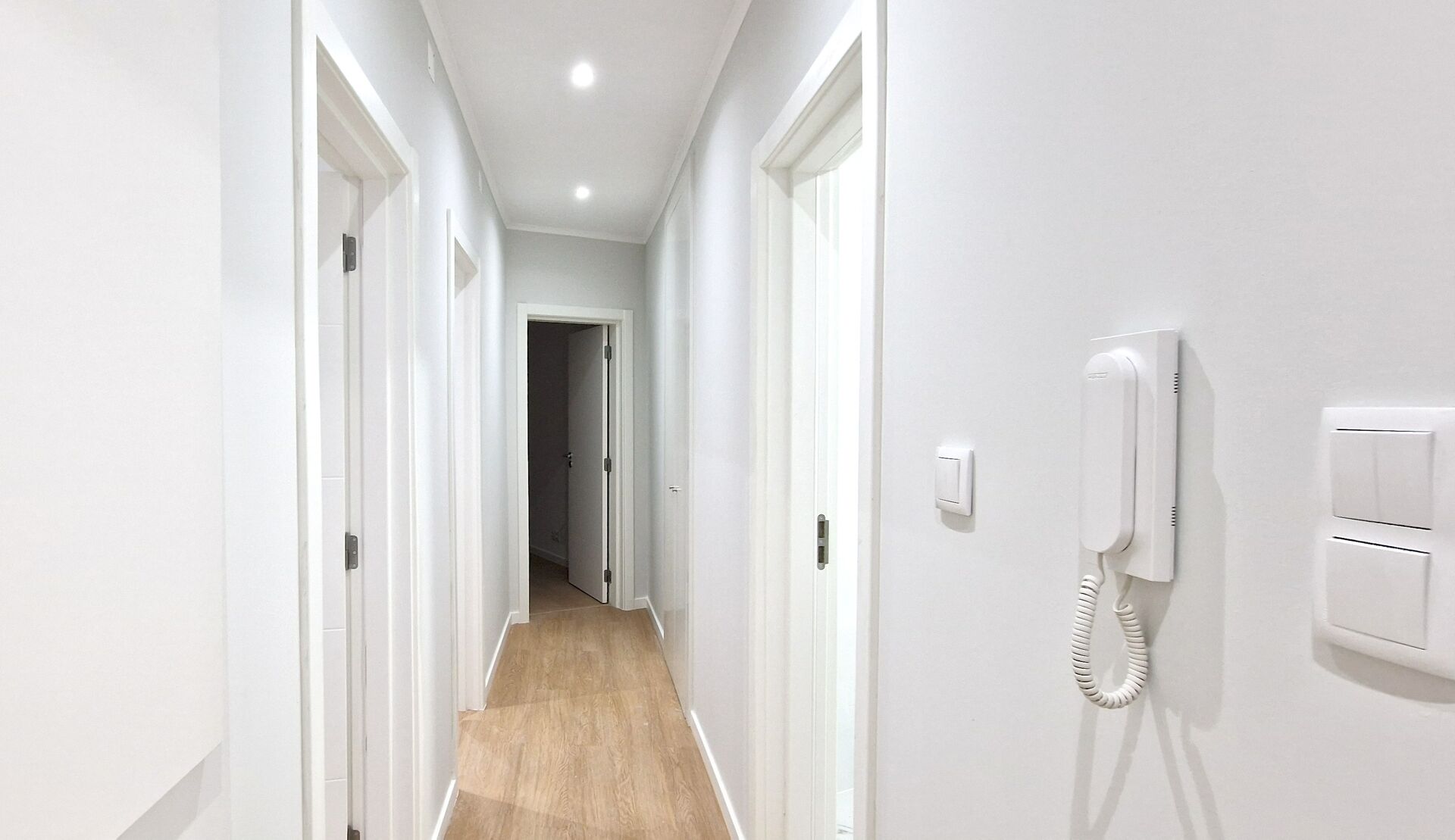 O Refúgio Ideal no T3 Remodelado na Falagueira - Modernidade e Conforto no Seu Novo Lar!