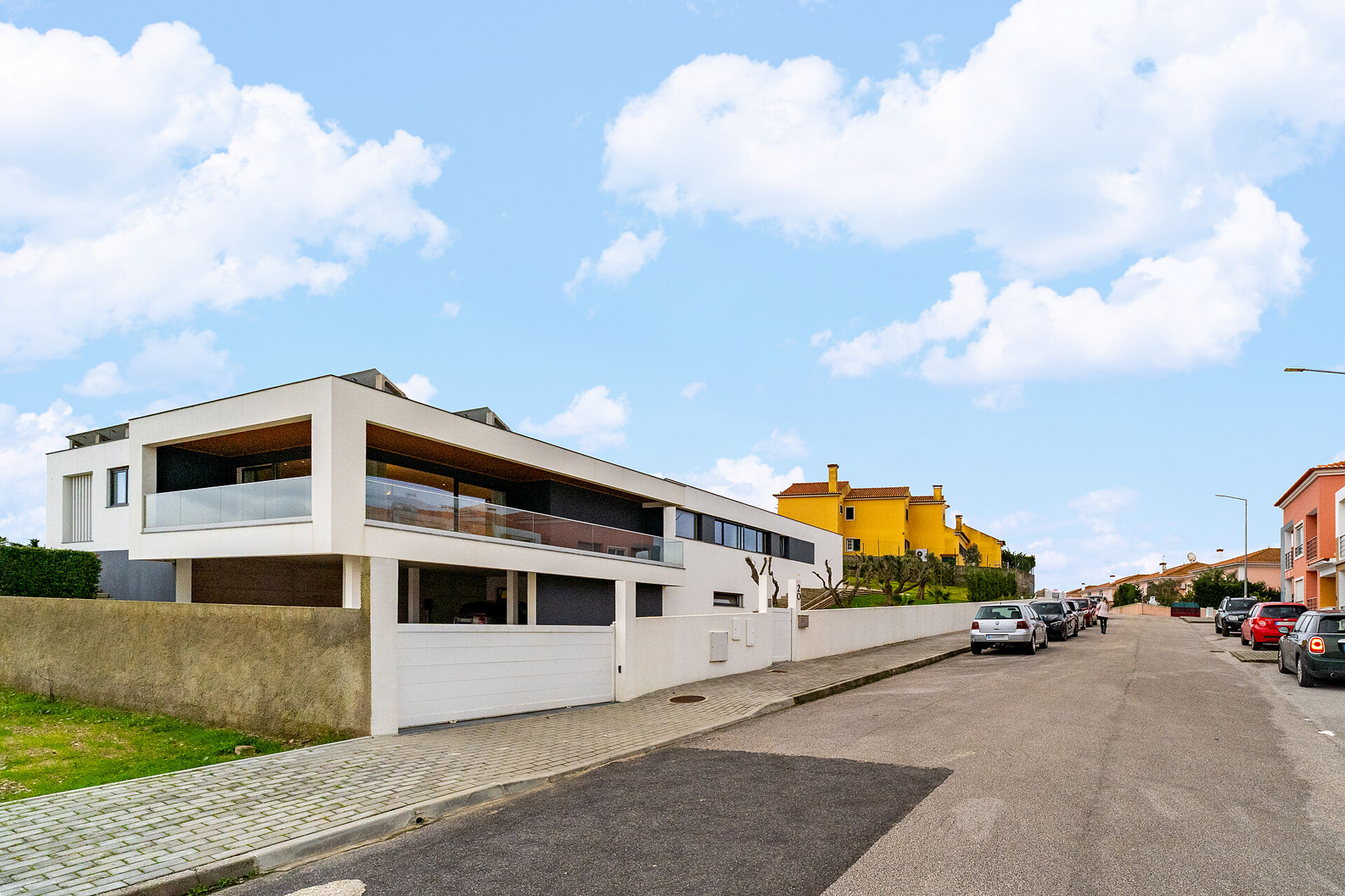 Moradia Isolada e arquitetura Contemporânea com Piscina