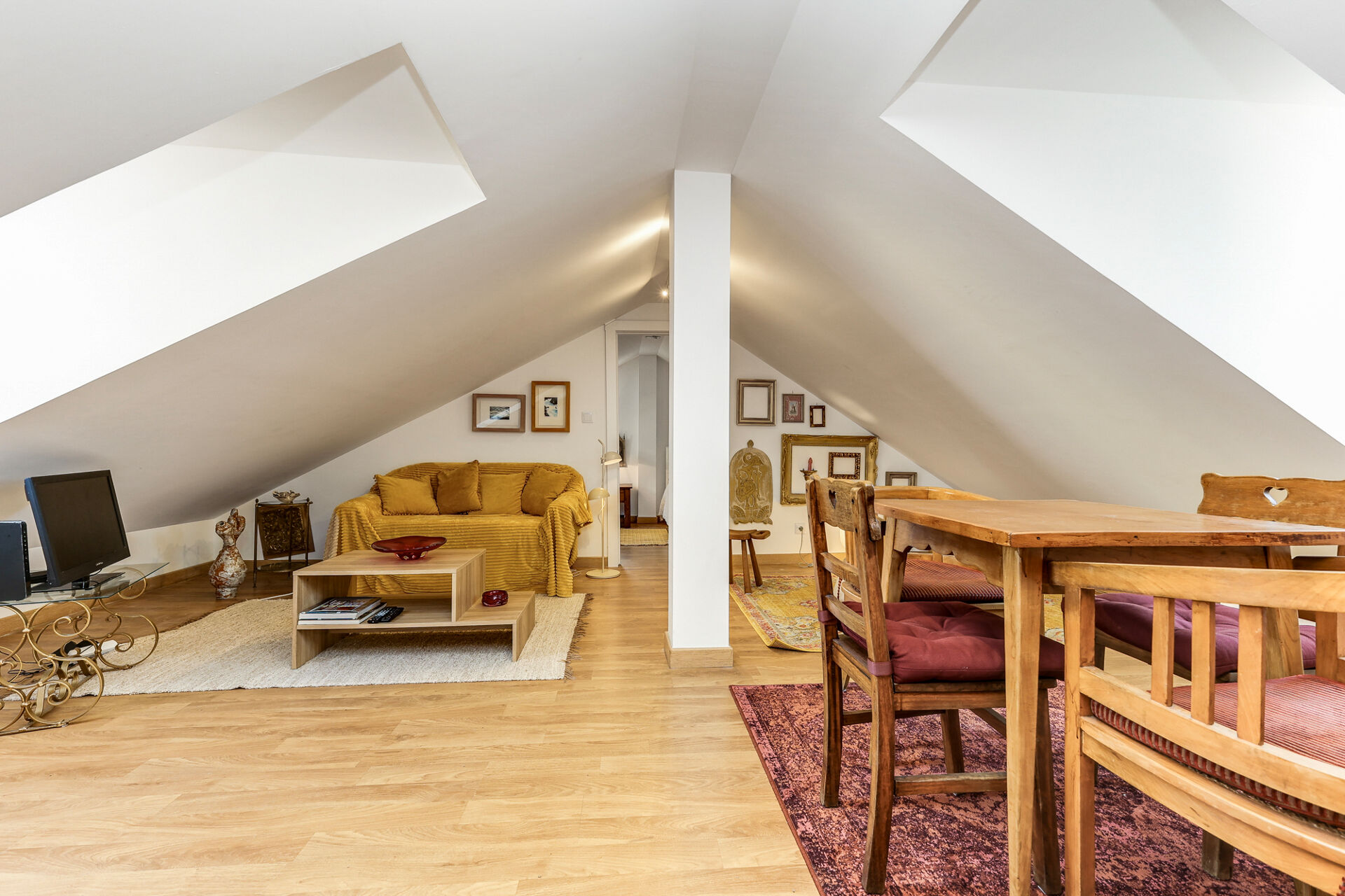 Apartamento Elegante e Minimalista: Vista Deslumbrante e Exposição Solar Única!