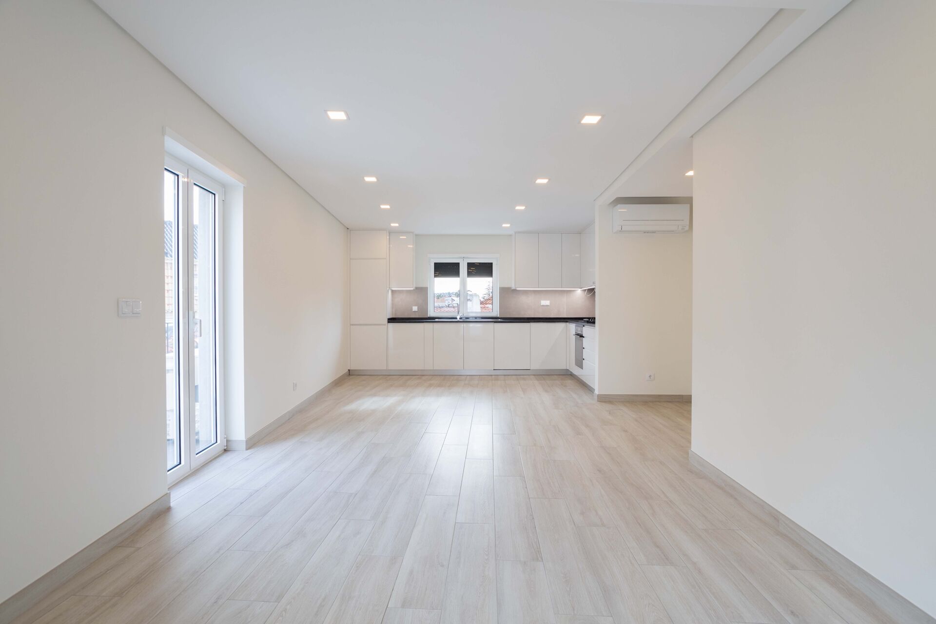 Apartamento T2 Luminoso e Espaçoso no Coração de Cascais – Perto do Mar e Todas as Comodidades!
