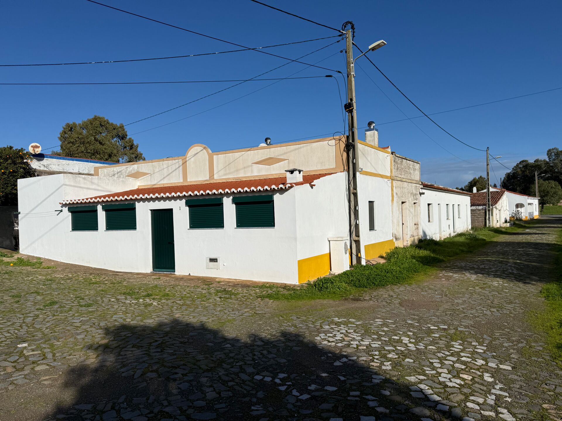 Moradia no Centro da Aldeia Mina de São Domingos