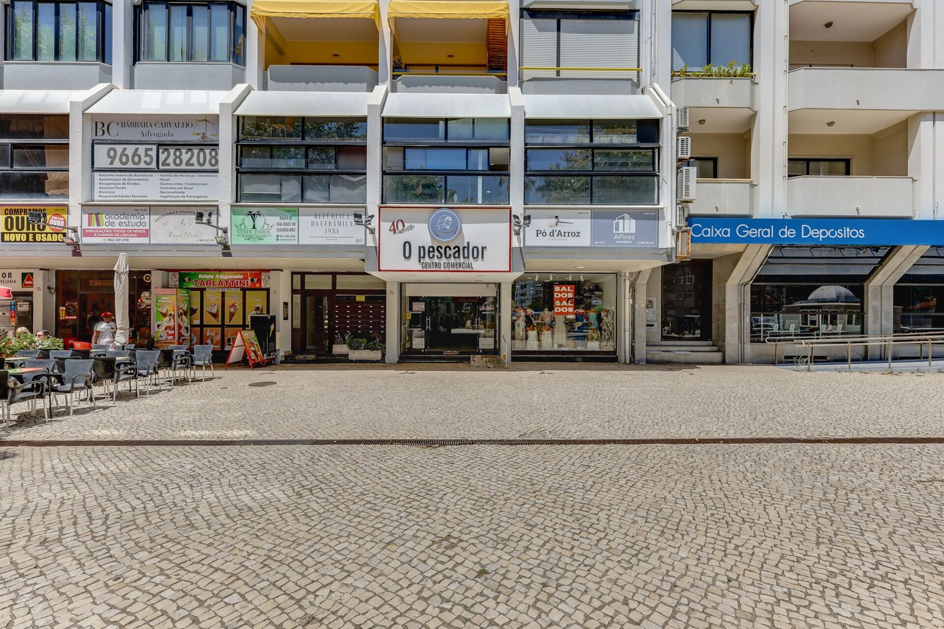 Espaço comercial para arrendamento no Centro Comercial "O Pescador" – Costa da Caparica