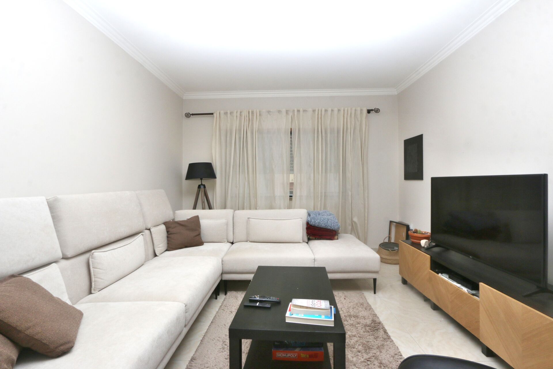 Encantador T2 em Massamá próximo de comércio e serviços! 