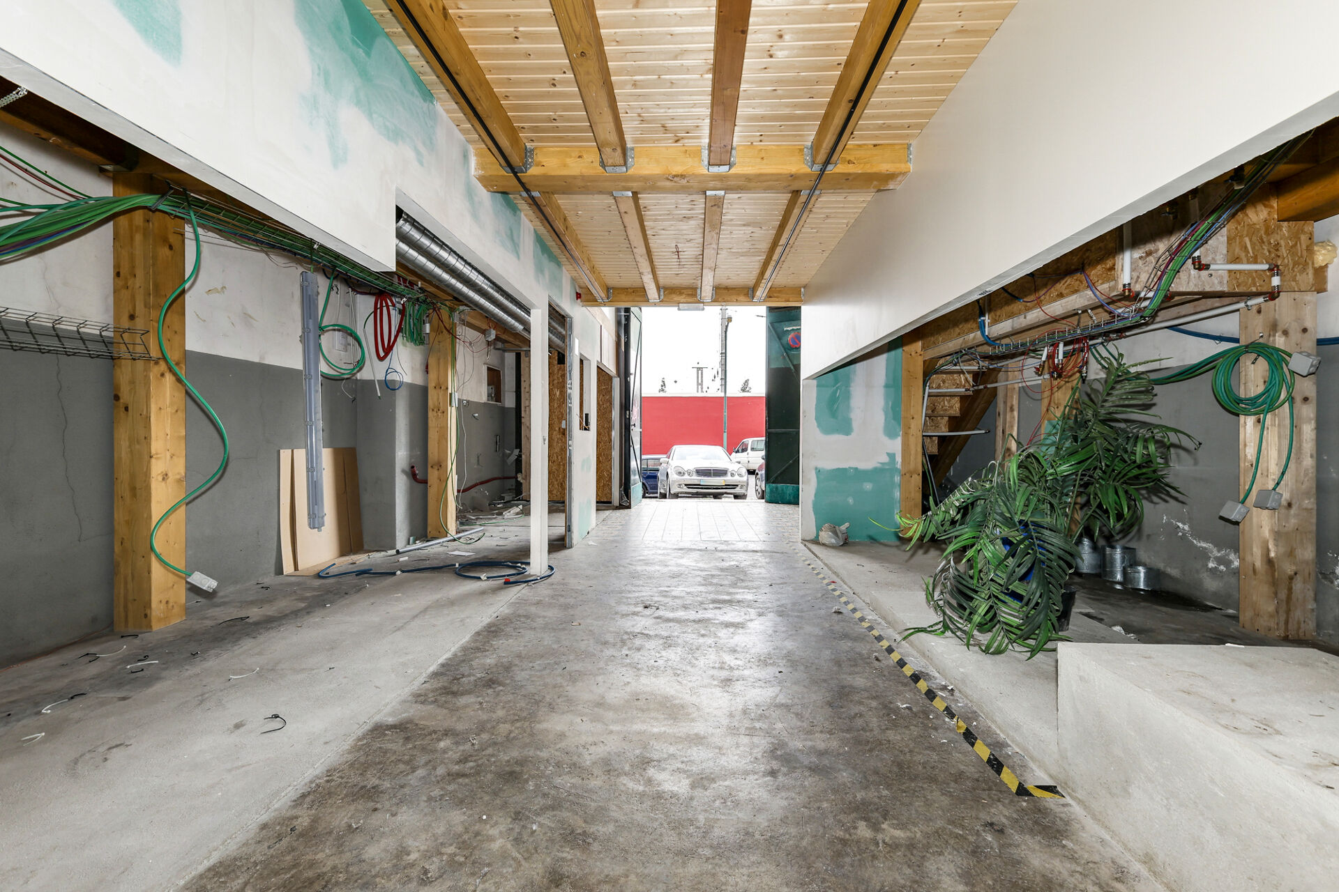 Espaço Comercial/Industrial Único em Localização Prime de Lisboa - Perto de Santa Apolónia e Alfama!
