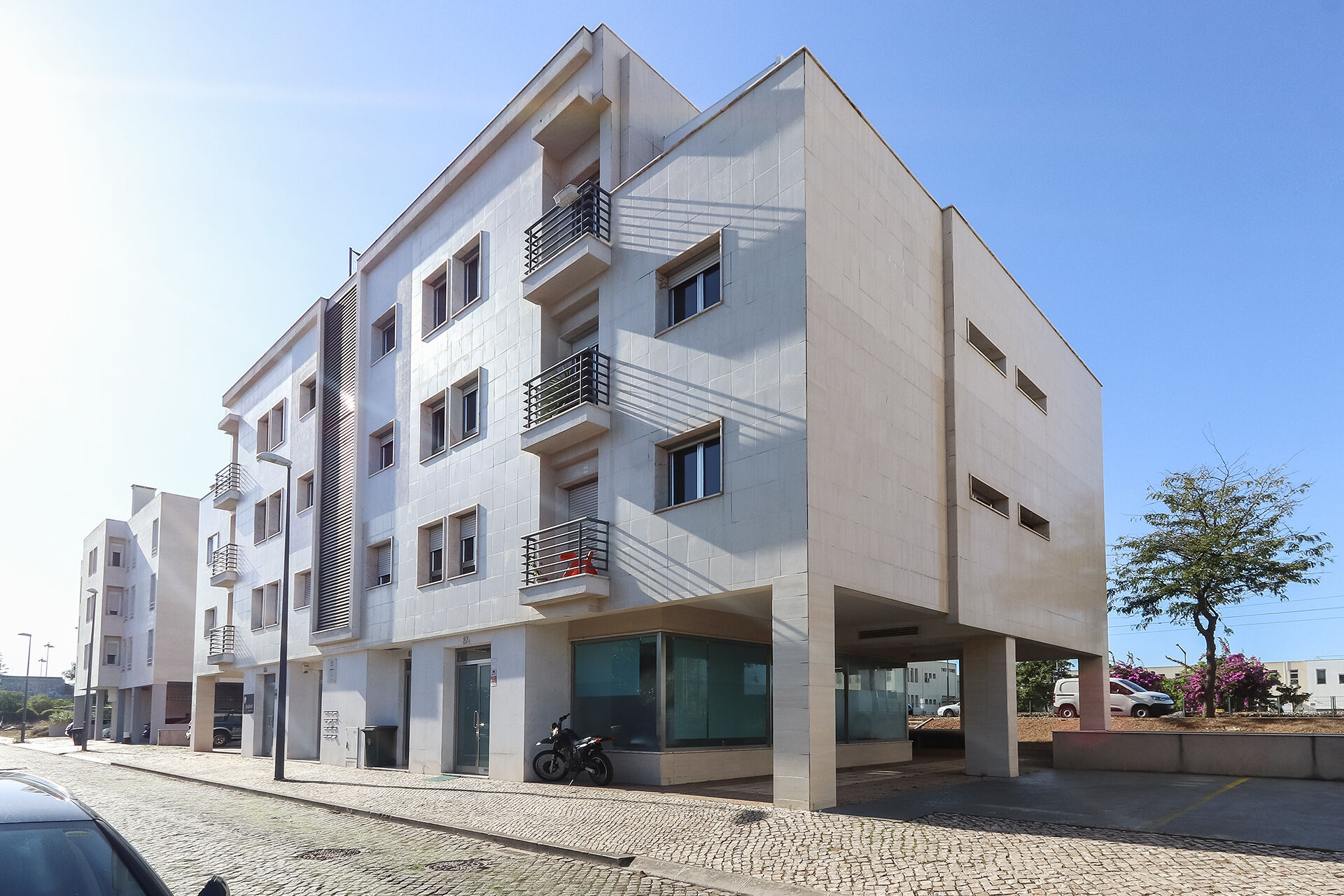 T2 em Pedrouços com box fechada 
