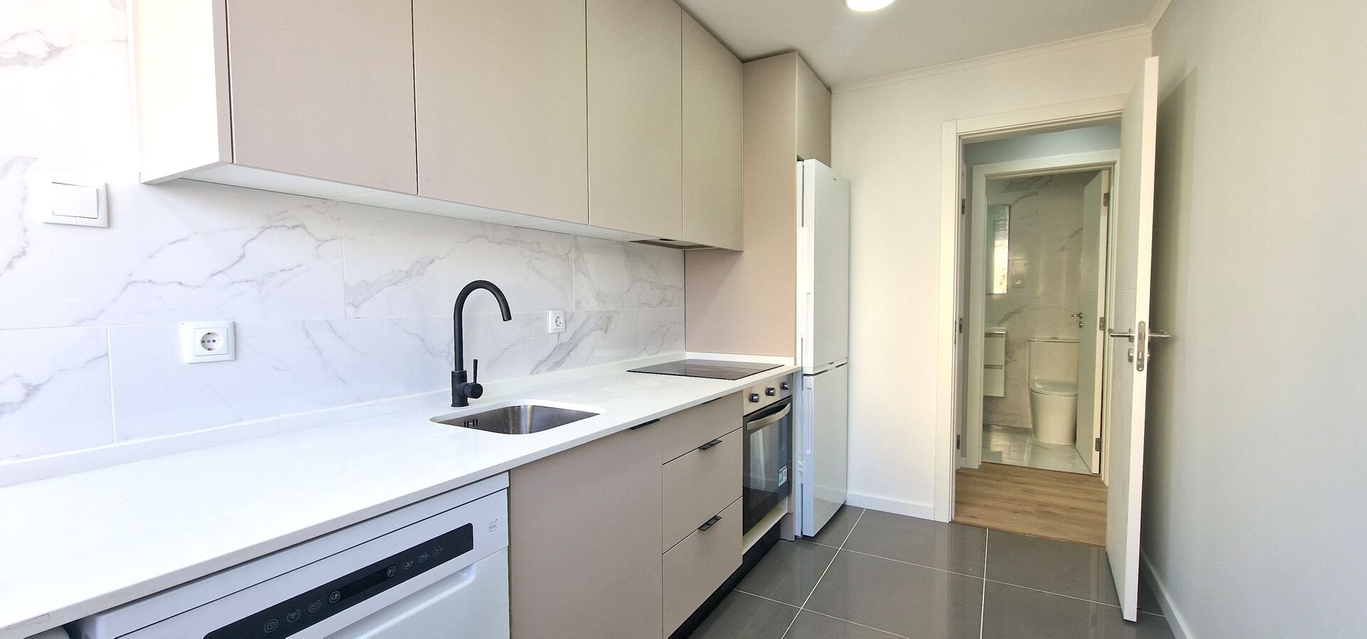 Apartamento Remodelado com Charme Histórico em Zona de Valorização - Conforto e Comodidade para a Sua Família!
