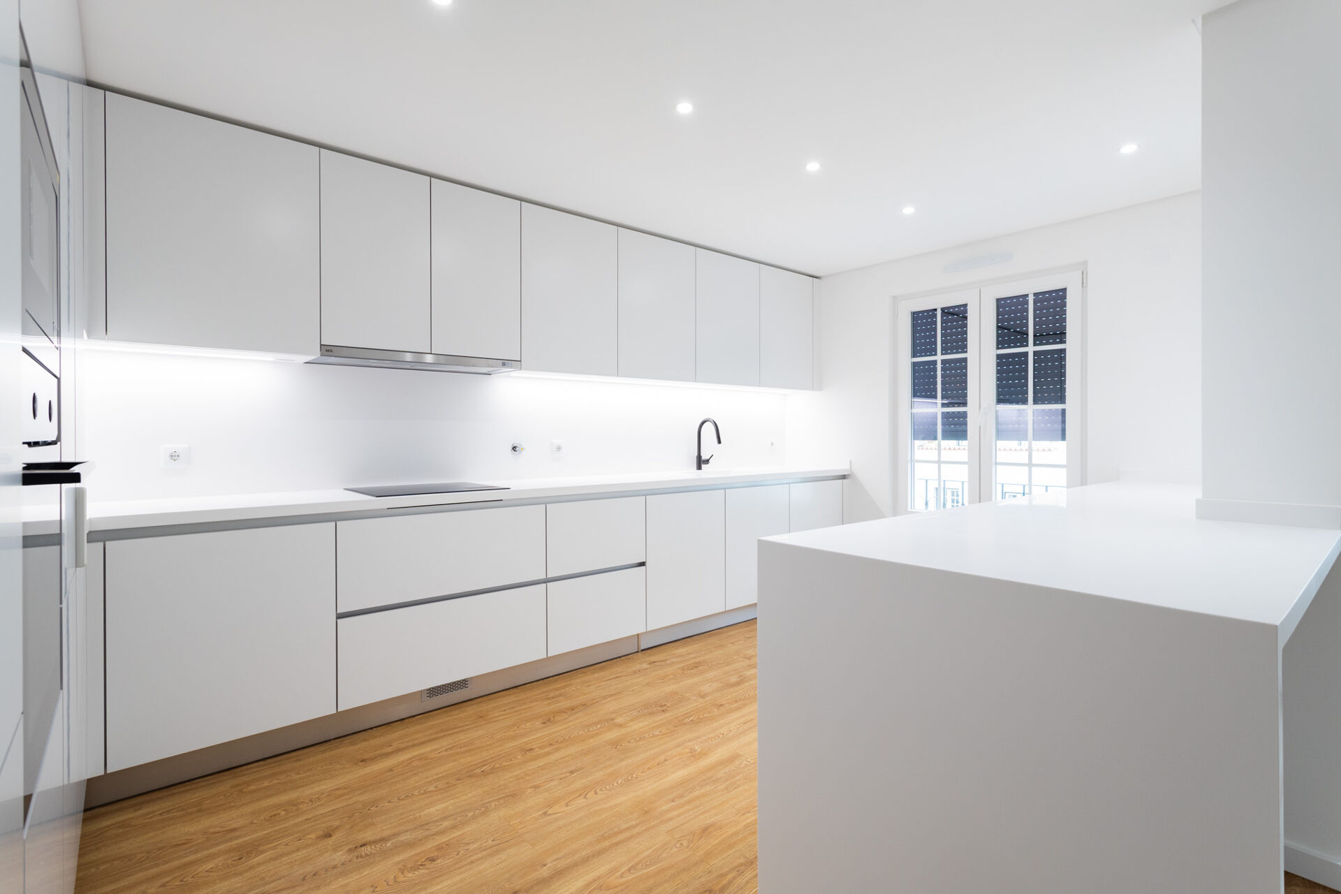 T2 no Neudel Novo: Espetacular Apartamento Novo com Acabamentos de Alta Qualidade 