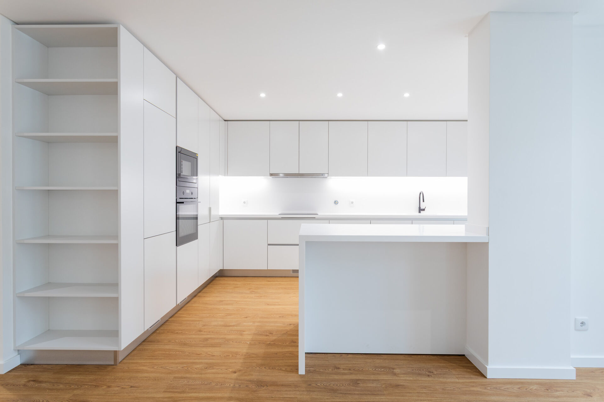 T2 no Neudel Novo: Espetacular Apartamento Novo com Acabamentos de Alta Qualidade