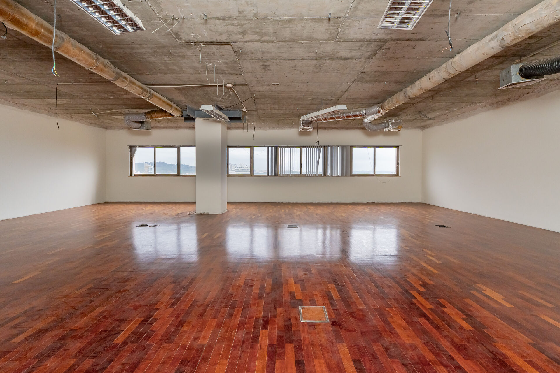 Escritório para Venda em Miraflores – 335 m² | Vista Desafogada | 3 Frentes