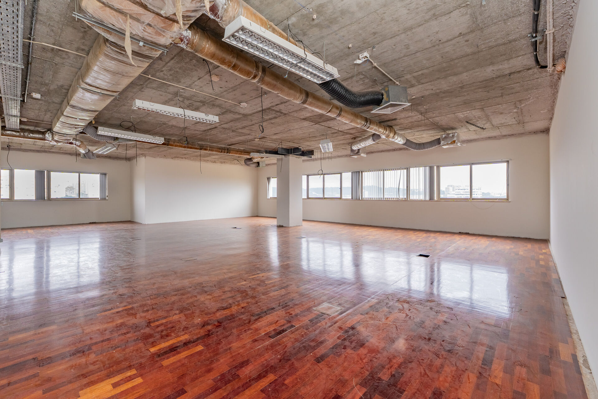 Escritório para Venda em Miraflores – 335 m² | Vista Desafogada | 3 Frentes