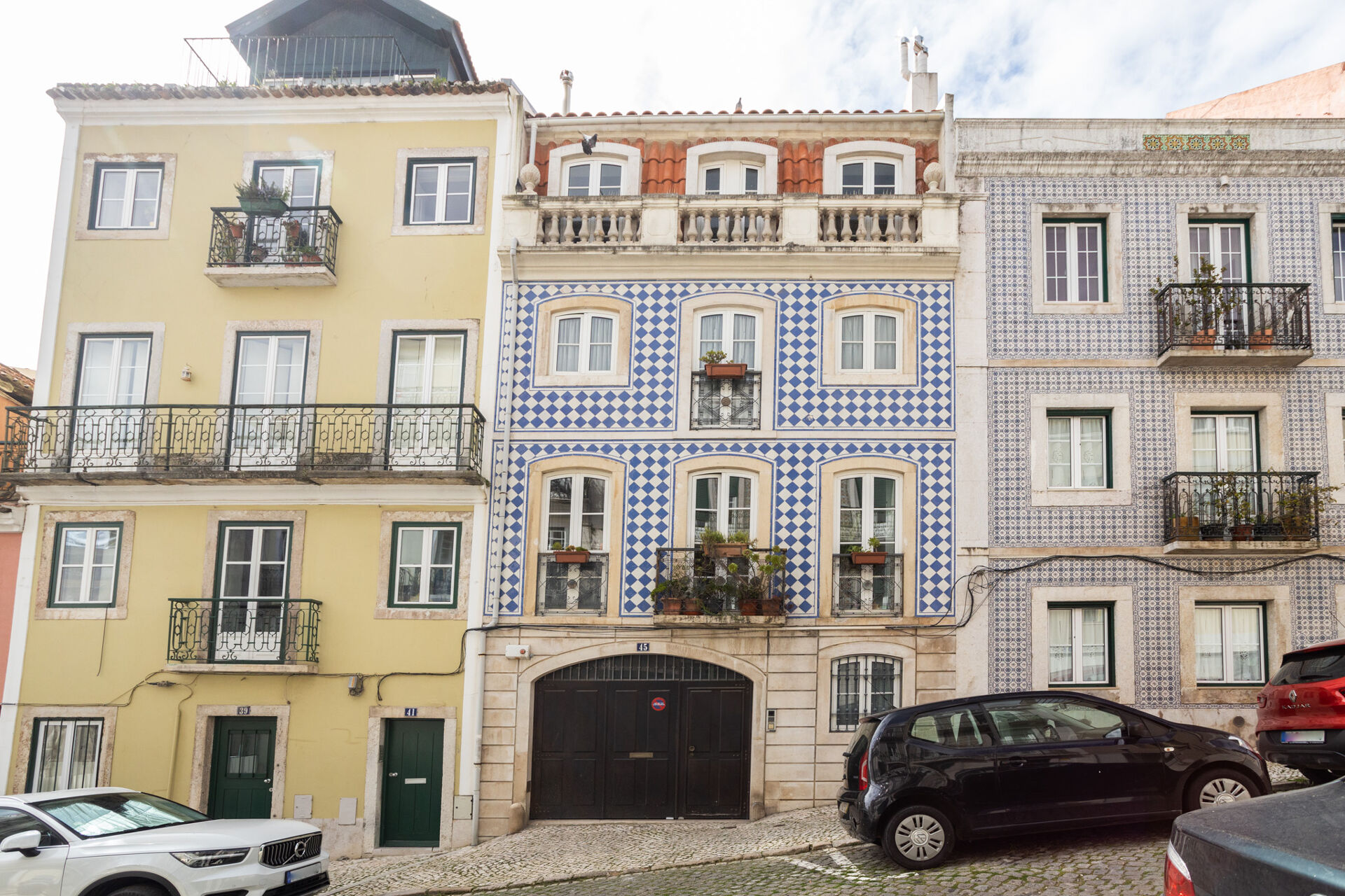 Exclusivo Prédio de Luxo na Prestigiada Lapa: 6 Quartos,5 Casas de Banho e Garagem para 6 Carros!