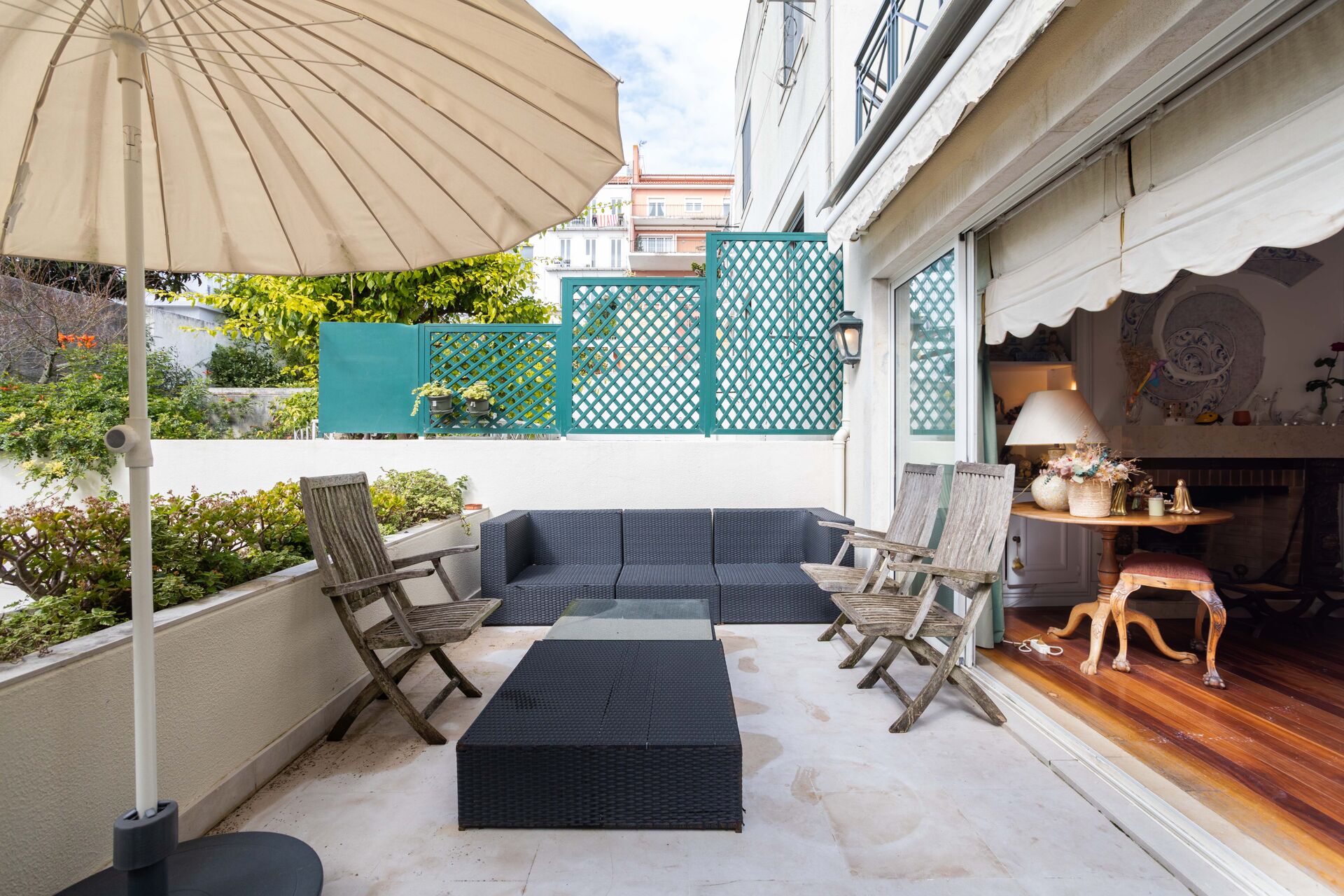 Exclusivo Prédio de Luxo na Prestigiada Lapa: 6 Quartos,5 Casas de Banho e Garagem para 6 Carros!