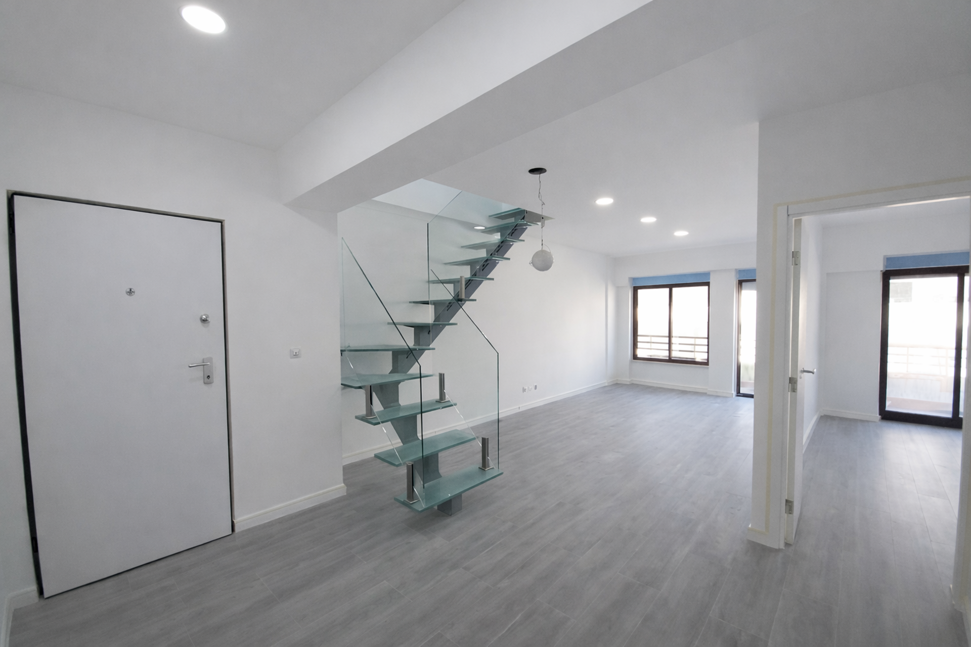 Duplex T3 Costa da Caparica, totalmente remodelado, a 300 metros da praia 